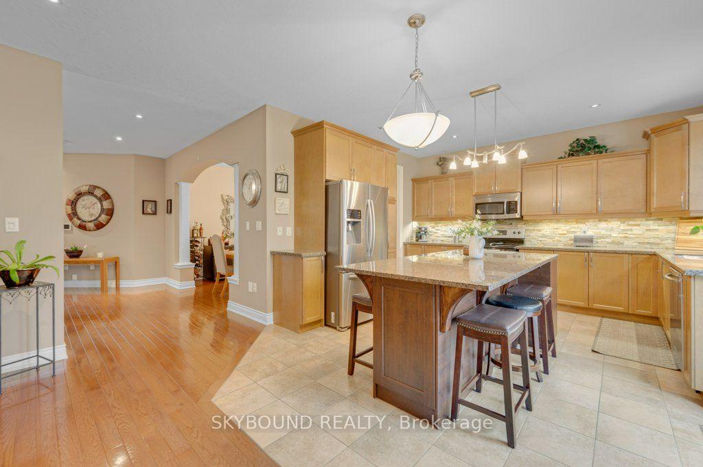 Photo 14 of 365 Valridge Drive, Hamilton, Ancaster — HOMEH