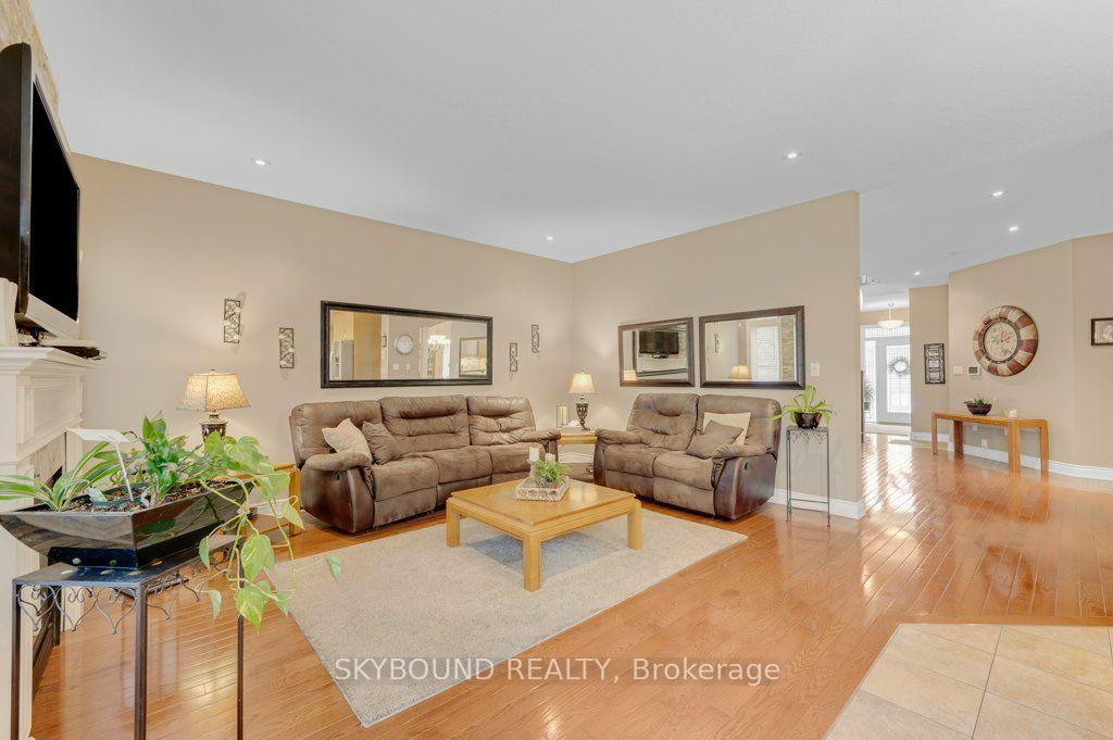 Photo 17 of 365 Valridge Drive, Hamilton, Ancaster — HOMEH