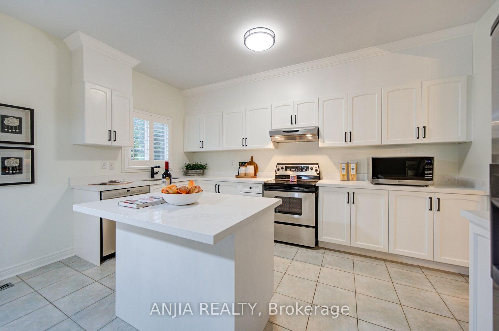Photo 12 of 94 Cynthia Jean Street, Markham, Berczy — HOMEH