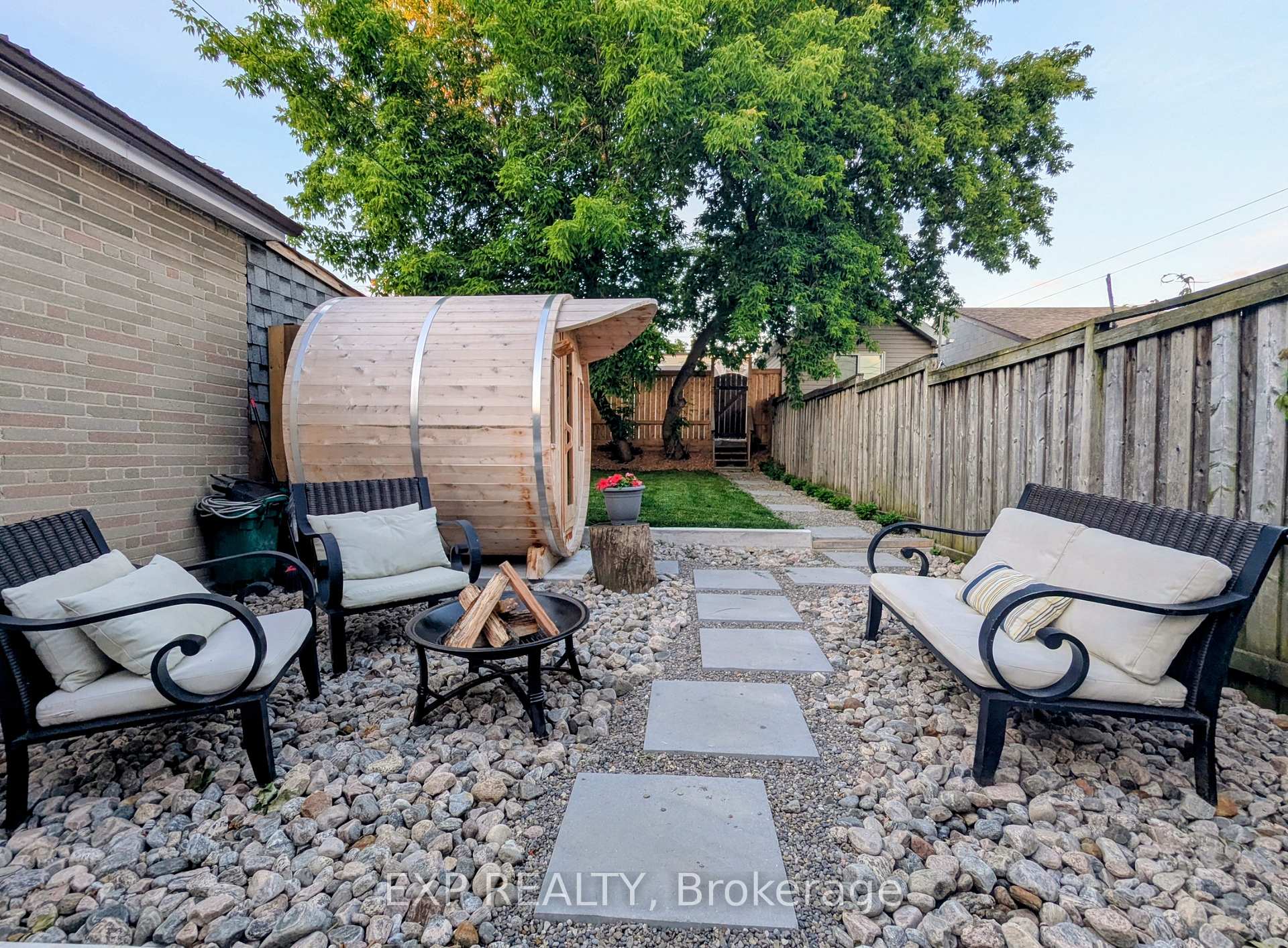 Photo 28 of 37 Gilbert Avenue, Toronto, Corso Italia-Davenport — HOMEH