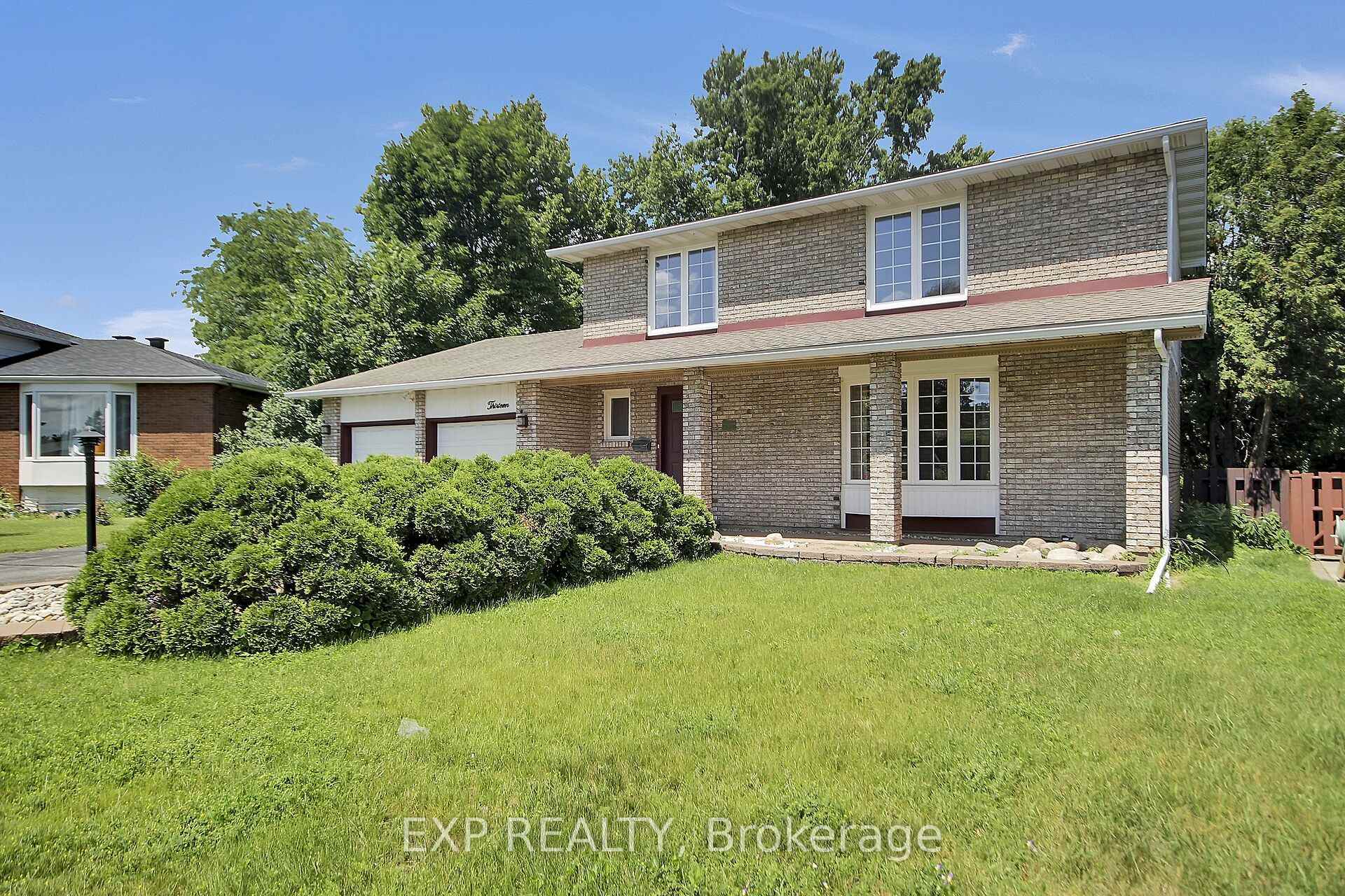 Photo 3 of 13 Shanel Place, Ottawa, Barrhaven - Pheasant Run — HOMEH