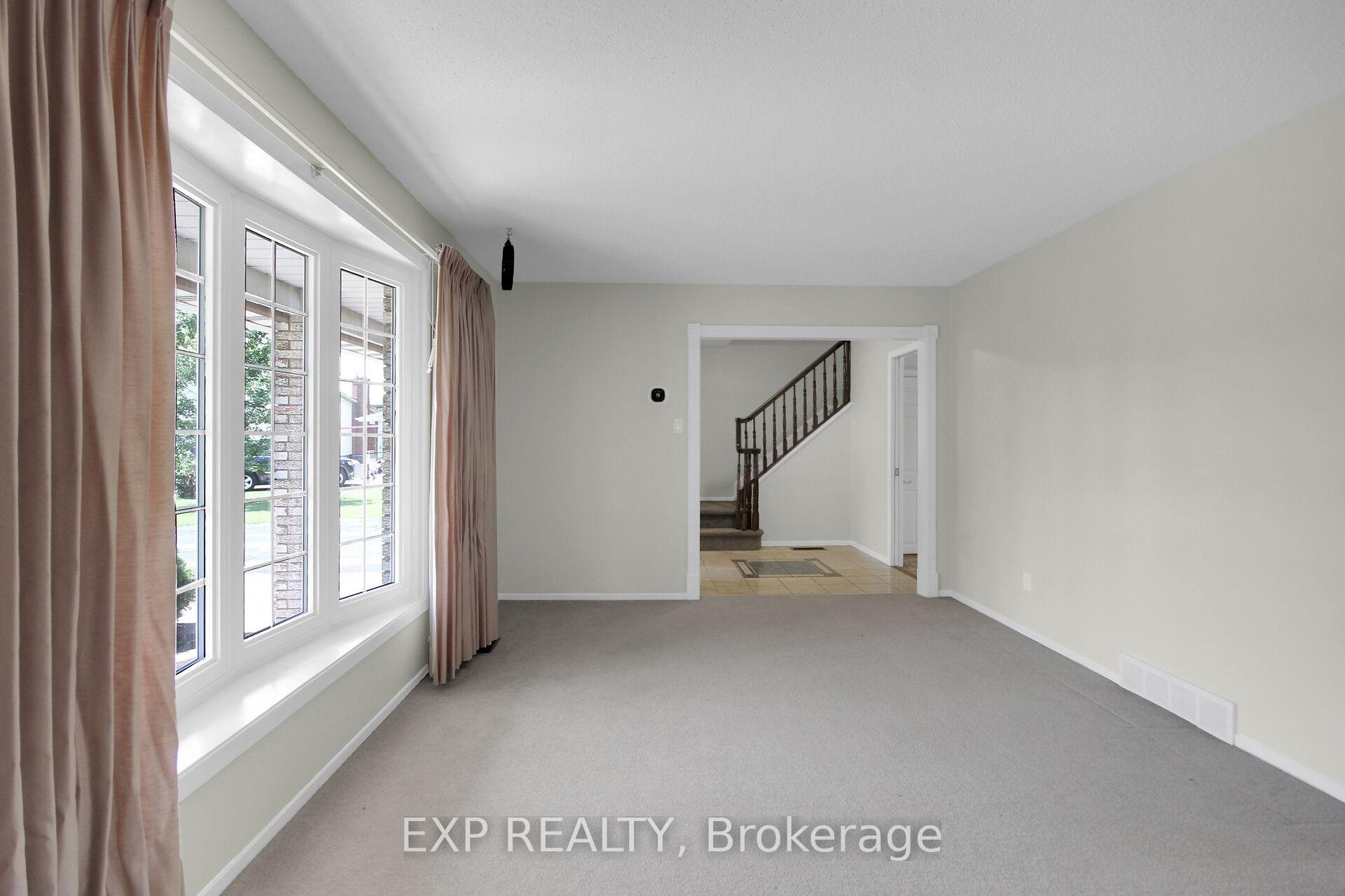 Photo 9 of 13 Shanel Place, Ottawa, Barrhaven - Pheasant Run — HOMEH