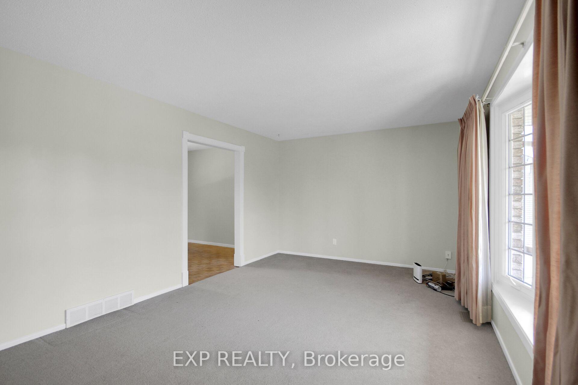 Photo 11 of 13 Shanel Place, Ottawa, Barrhaven - Pheasant Run — HOMEH
