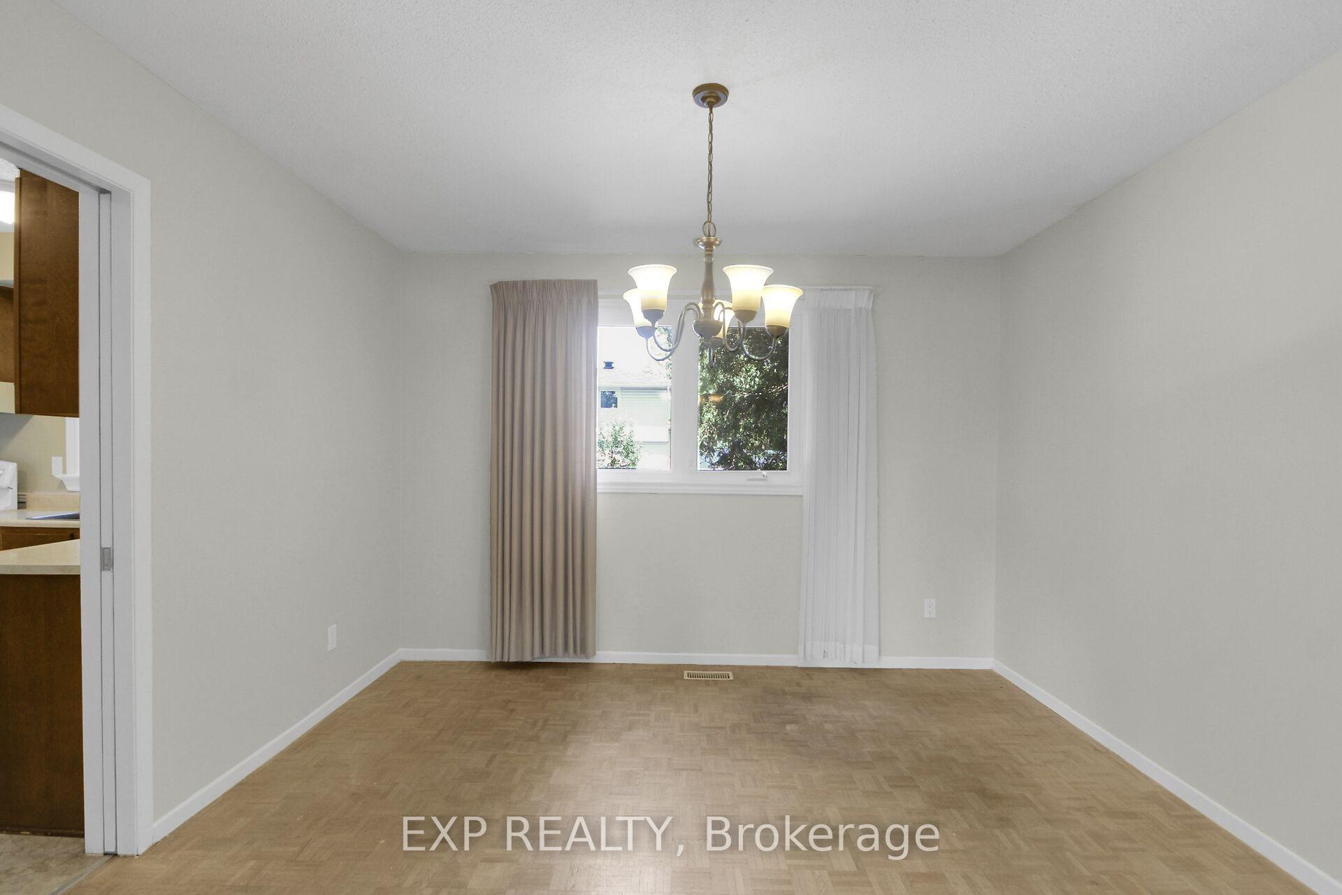 Photo 13 of 13 Shanel Place, Ottawa, Barrhaven - Pheasant Run — HOMEH