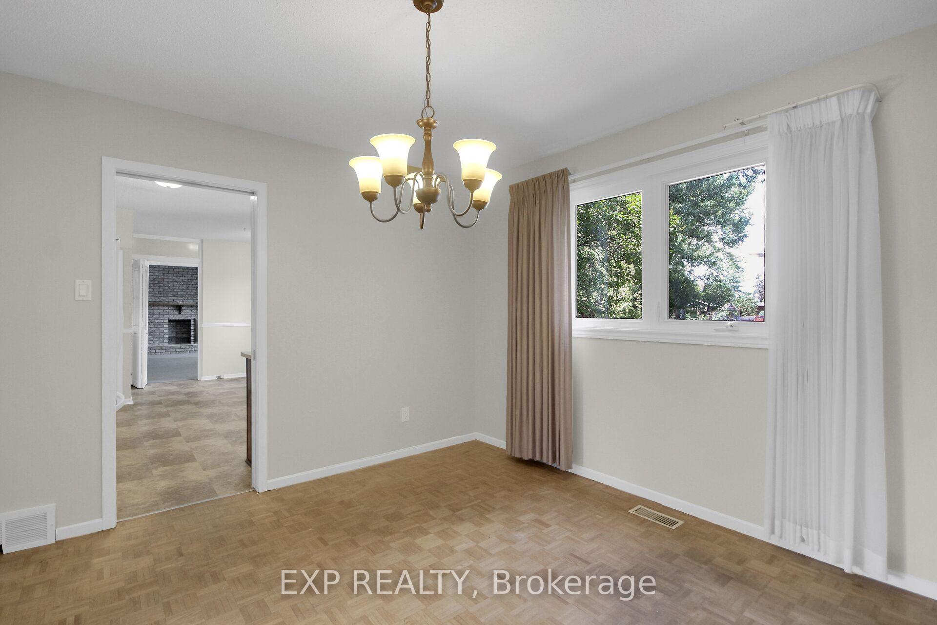 Photo 14 of 13 Shanel Place, Ottawa, Barrhaven - Pheasant Run — HOMEH