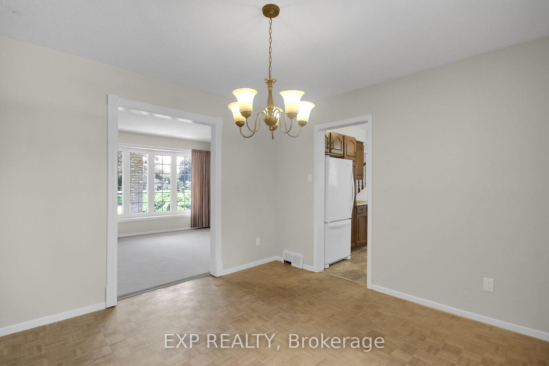 Photo 15 of 13 Shanel Place, Ottawa, Barrhaven - Pheasant Run — HOMEH