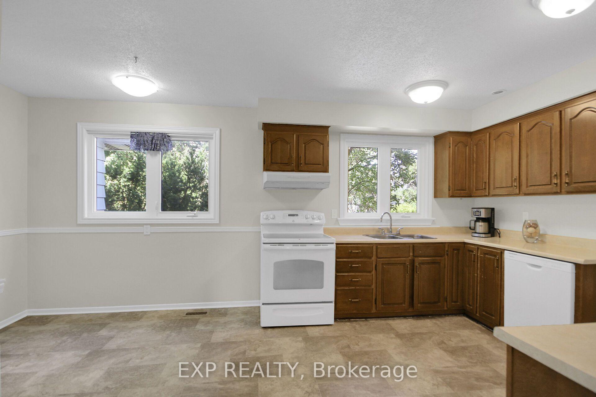Photo 18 of 13 Shanel Place, Ottawa, Barrhaven - Pheasant Run — HOMEH
