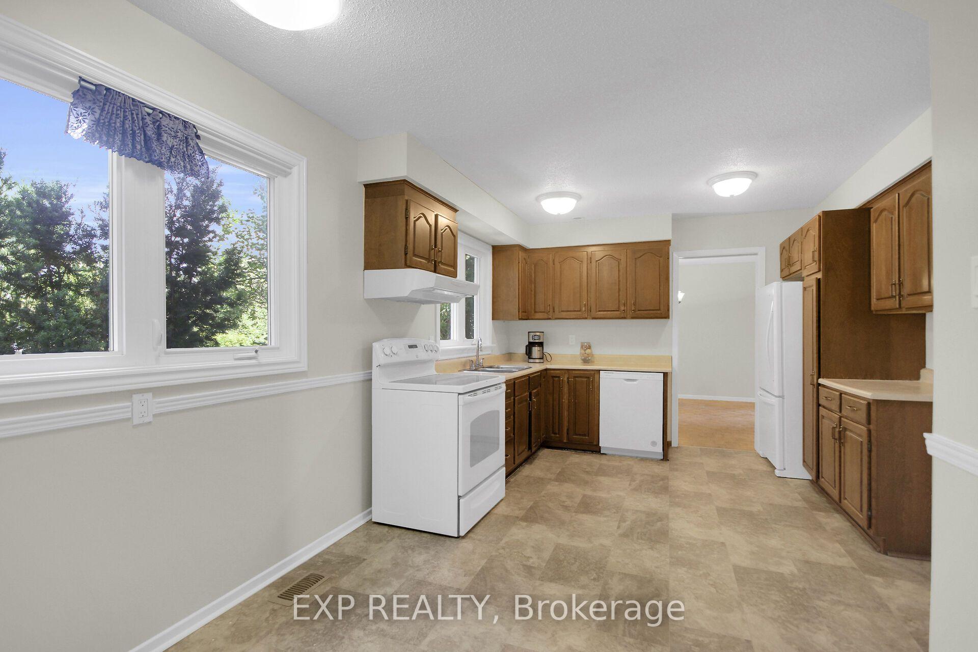 Photo 19 of 13 Shanel Place, Ottawa, Barrhaven - Pheasant Run — HOMEH