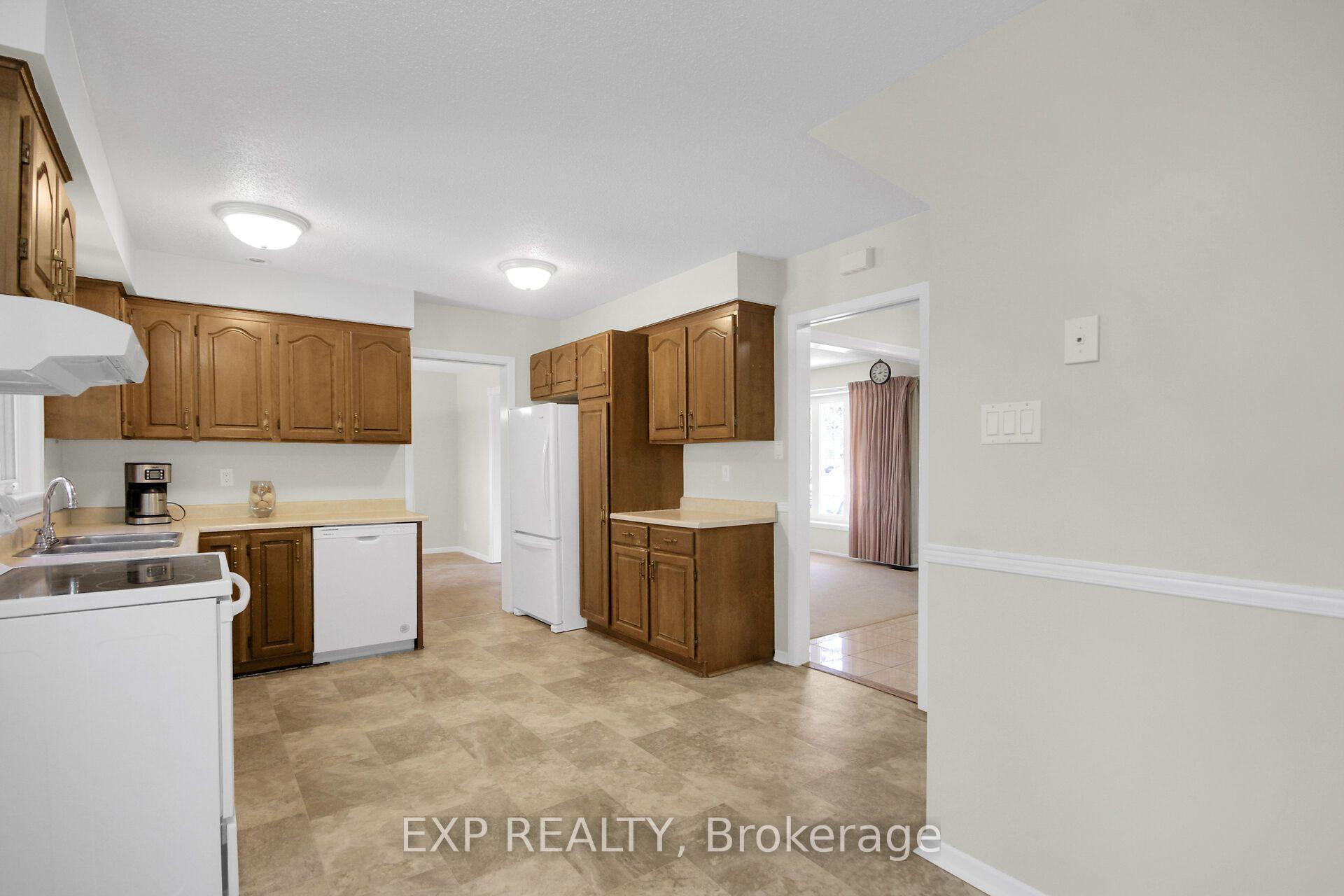Photo 20 of 13 Shanel Place, Ottawa, Barrhaven - Pheasant Run — HOMEH
