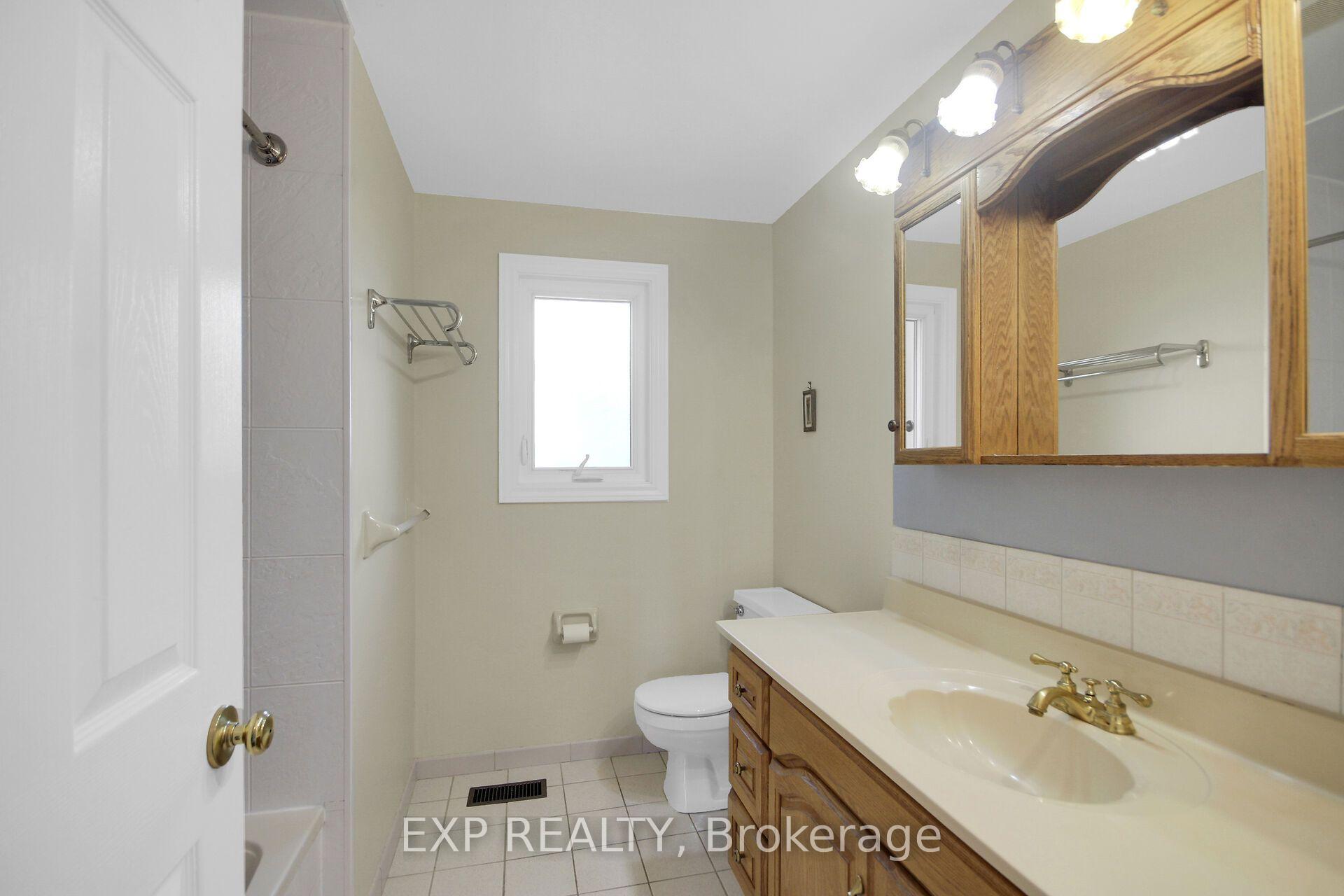 Photo 32 of 13 Shanel Place, Ottawa, Barrhaven - Pheasant Run — HOMEH