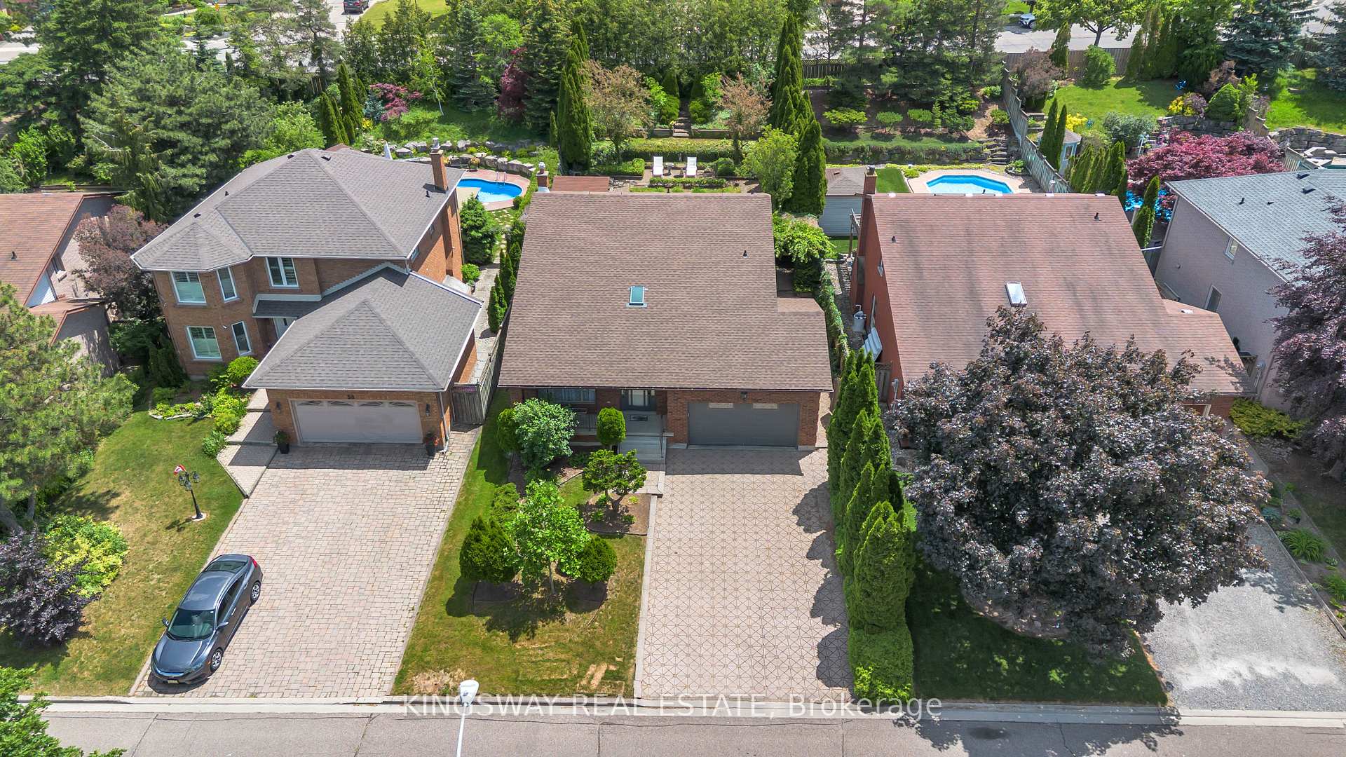 Photo 2 of 56 Ben Tirran Crescent, Hamilton, Stoney Creek — HOMEH