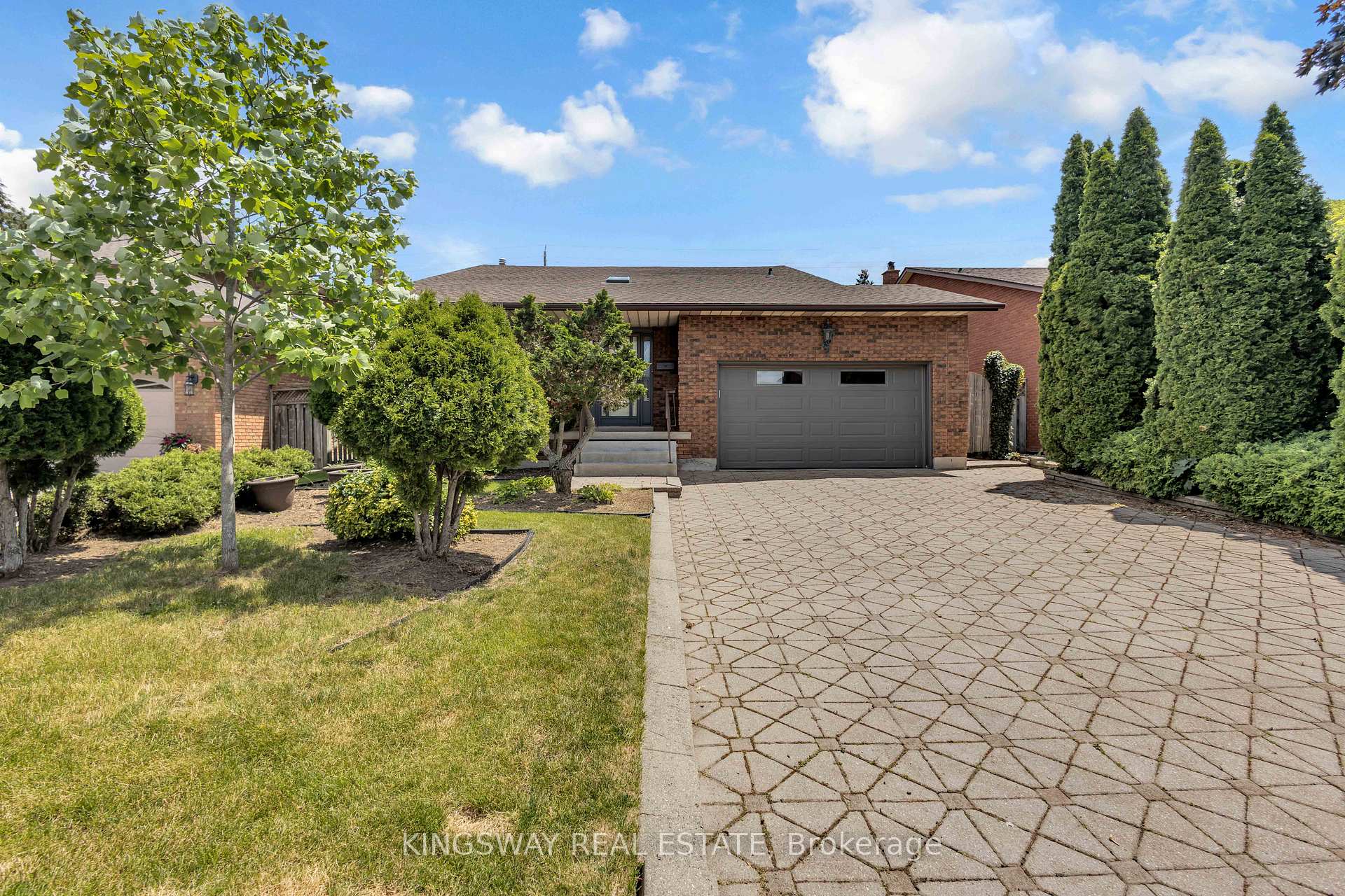 Photo 3 of 56 Ben Tirran Crescent, Hamilton, Stoney Creek — HOMEH