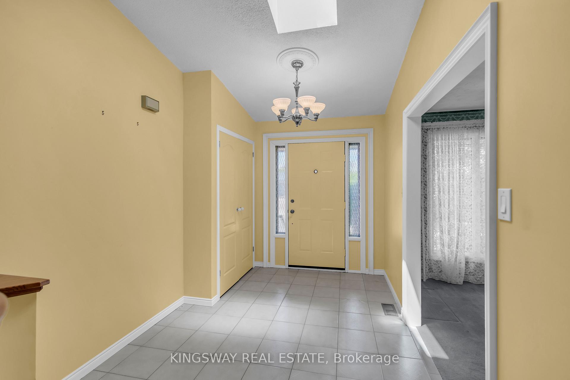 Photo 5 of 56 Ben Tirran Crescent, Hamilton, Stoney Creek — HOMEH