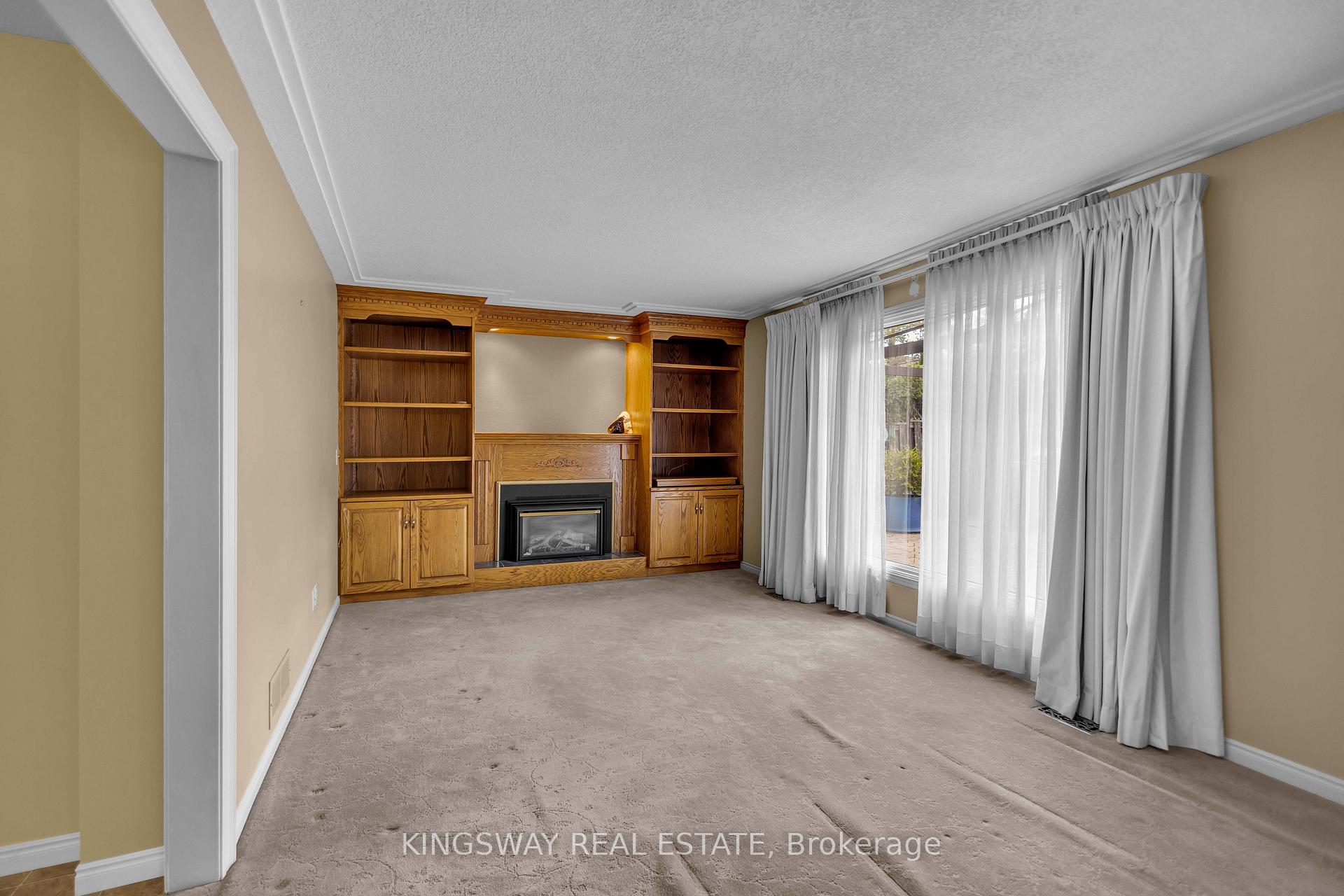 Photo 13 of 56 Ben Tirran Crescent, Hamilton, Stoney Creek — HOMEH