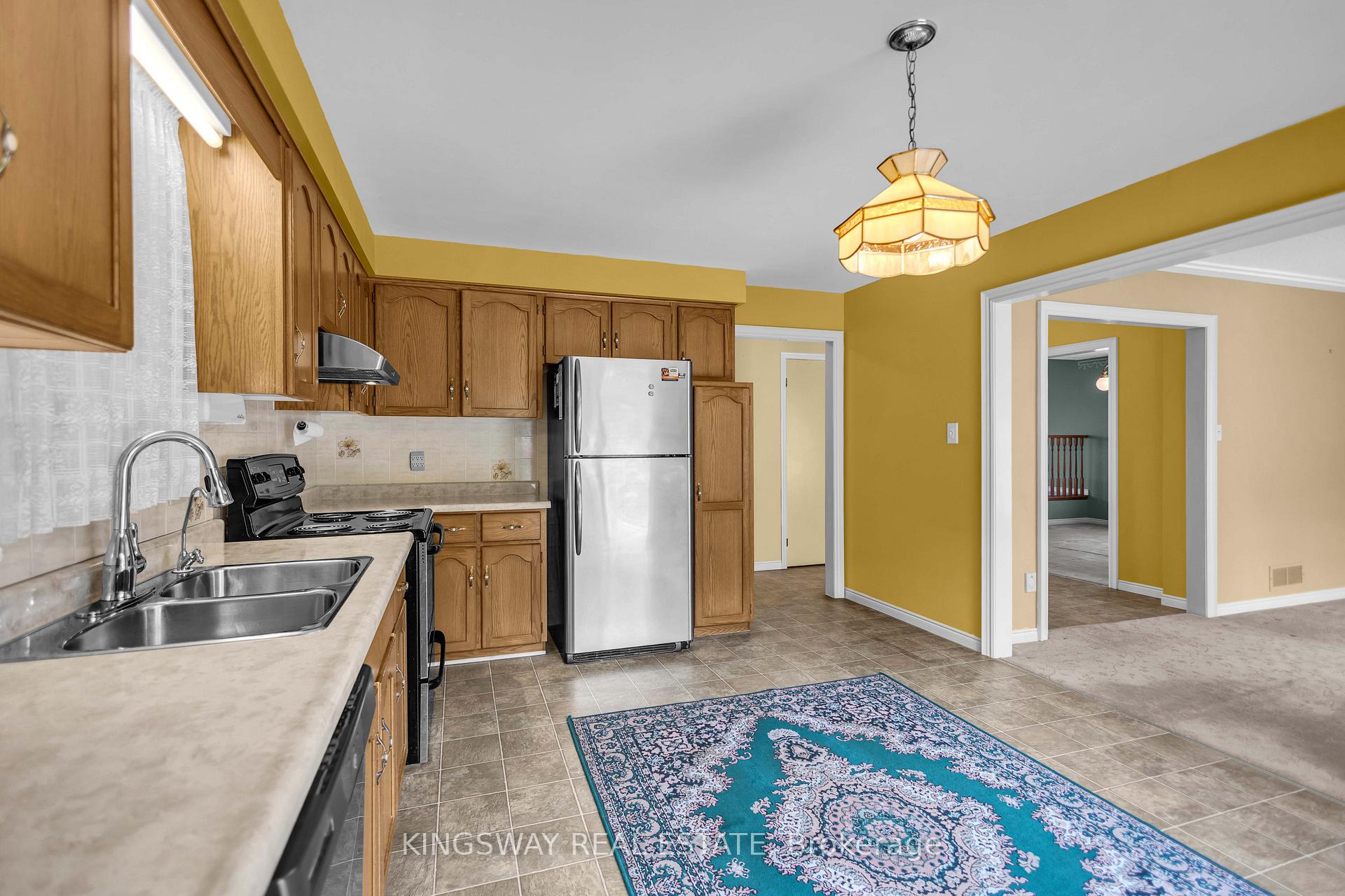 Photo 16 of 56 Ben Tirran Crescent, Hamilton, Stoney Creek — HOMEH