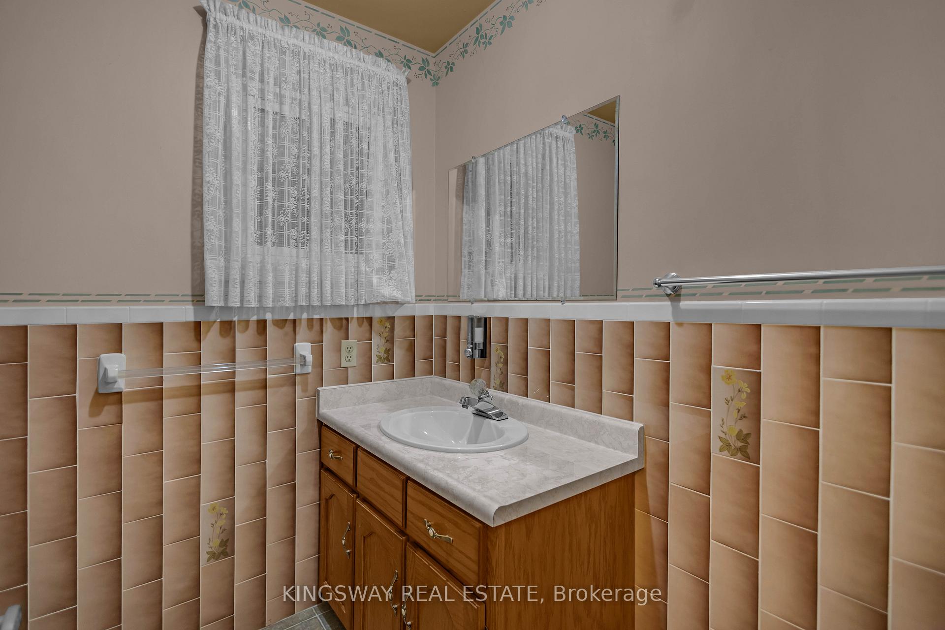 Photo 19 of 56 Ben Tirran Crescent, Hamilton, Stoney Creek — HOMEH