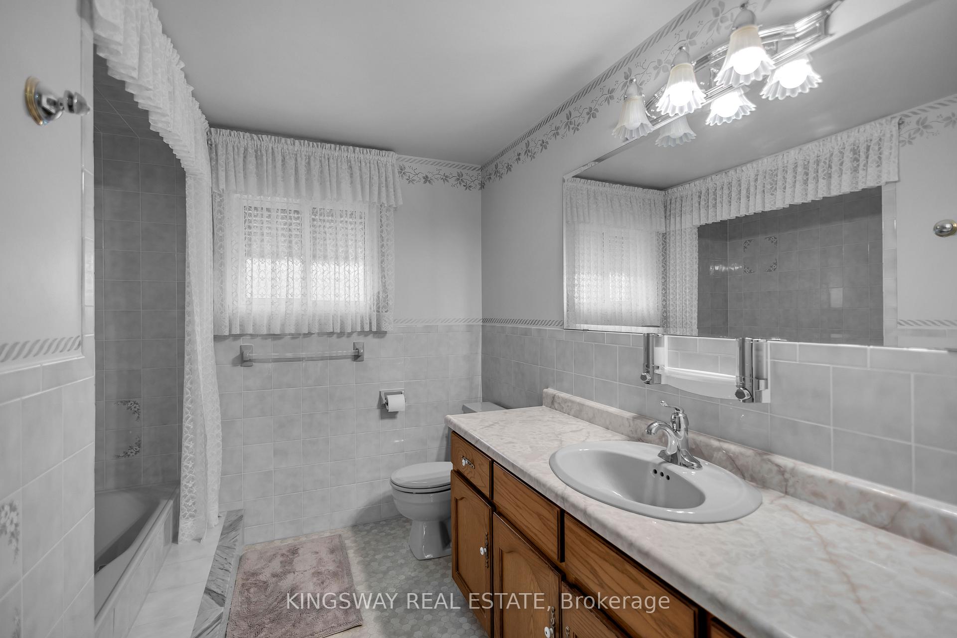 Photo 29 of 56 Ben Tirran Crescent, Hamilton, Stoney Creek — HOMEH