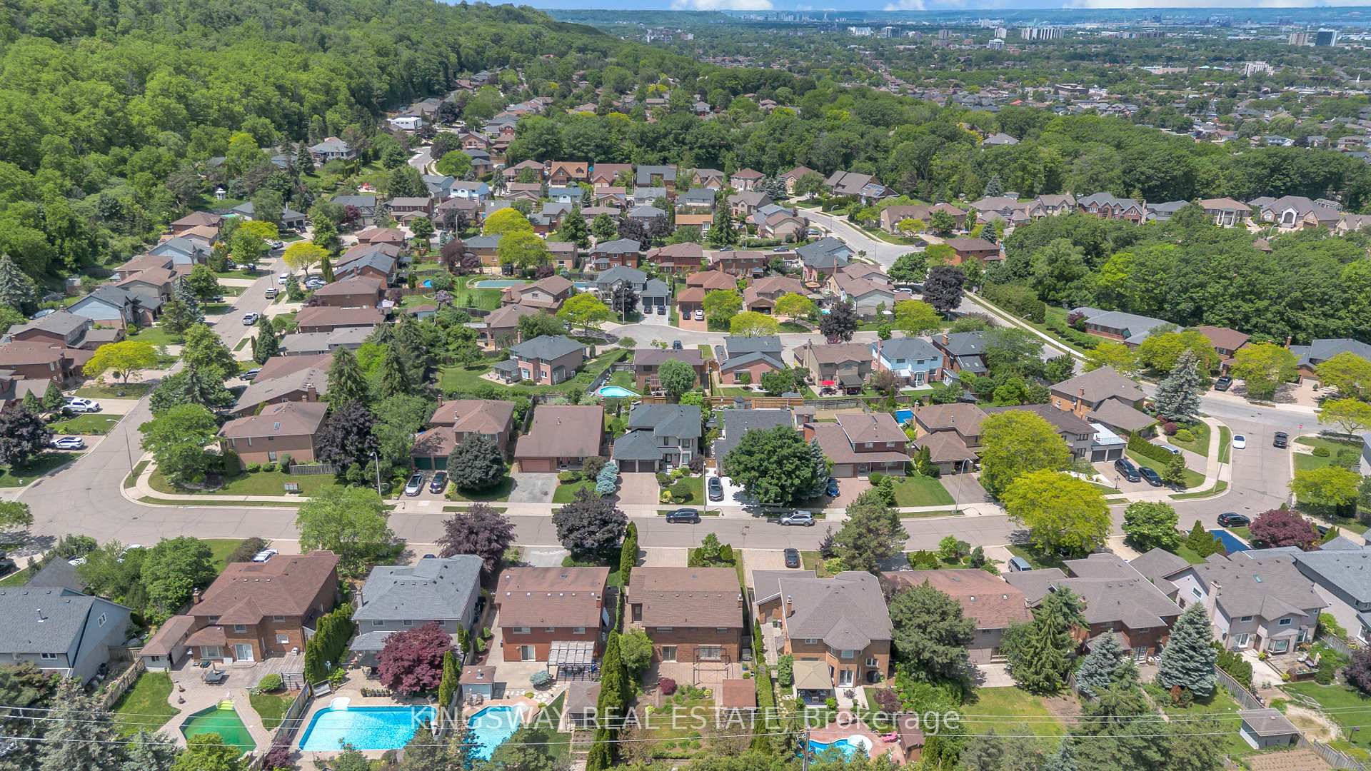 Photo 40 of 56 Ben Tirran Crescent, Hamilton, Stoney Creek — HOMEH