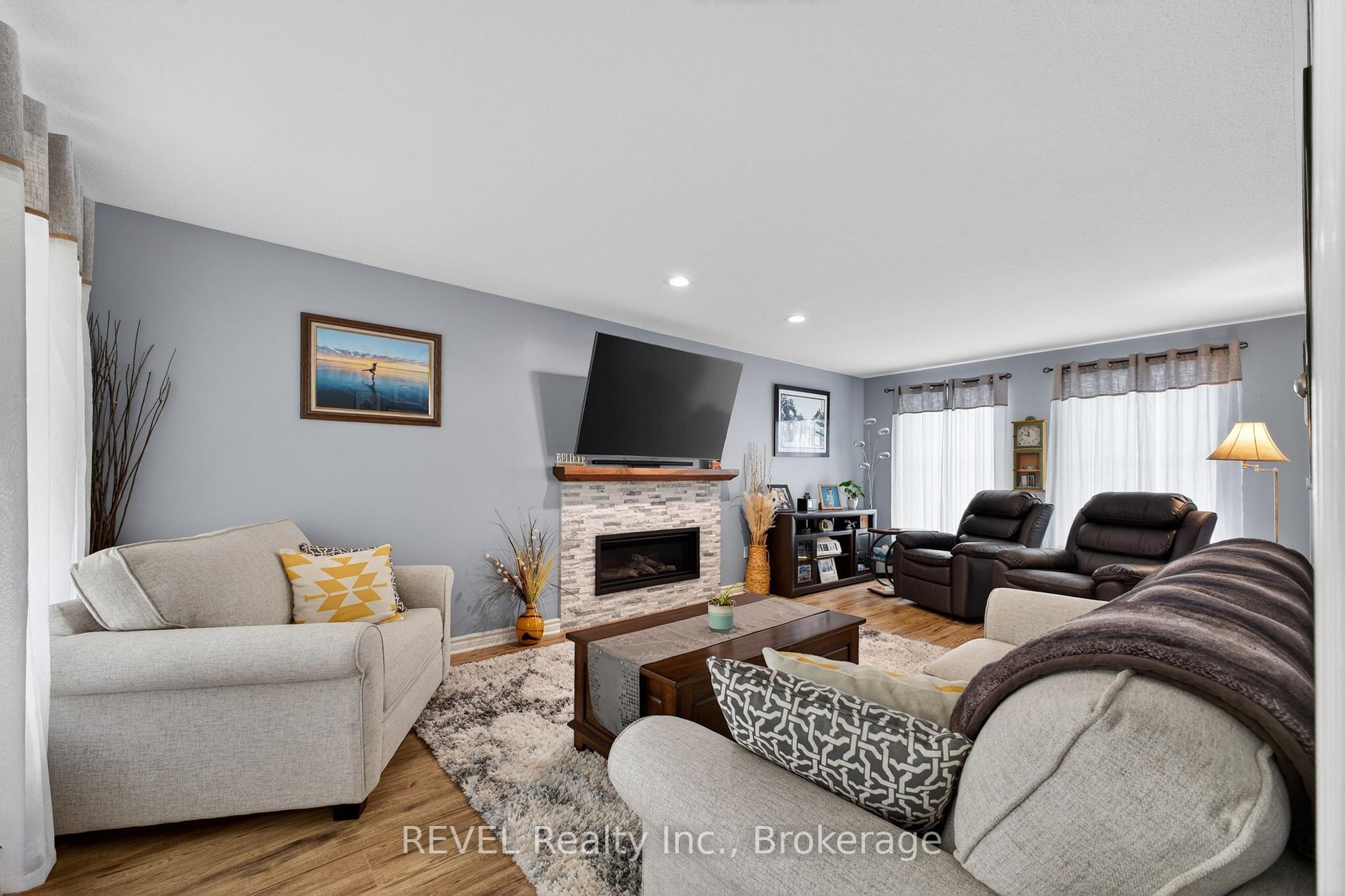 Photo 9 of 149 Green Pointe Drive, Welland, N. Welland — HOMEH