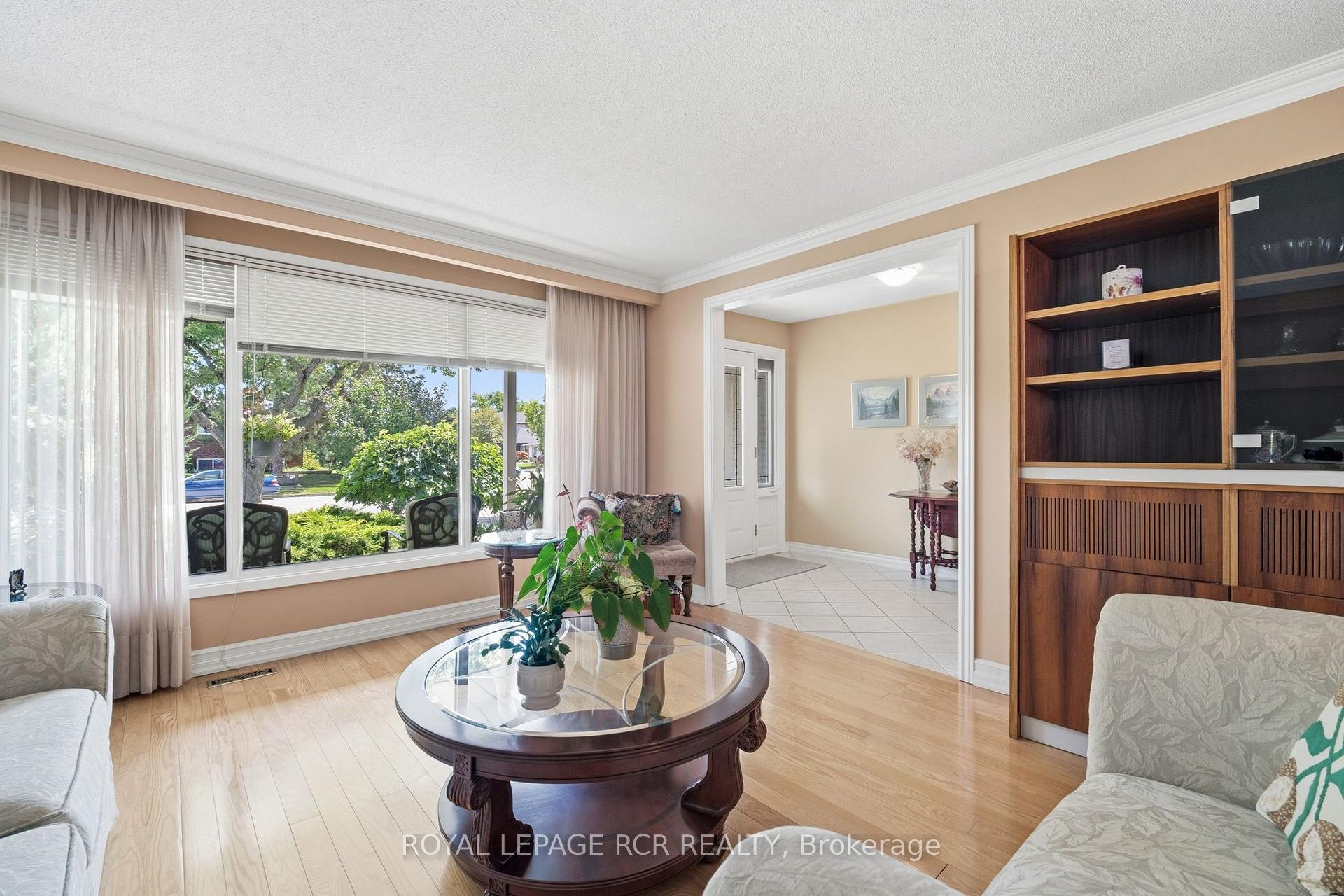 Photo 5 of 71 Birchview Crescent, Caledon, Bolton North — HOMEH