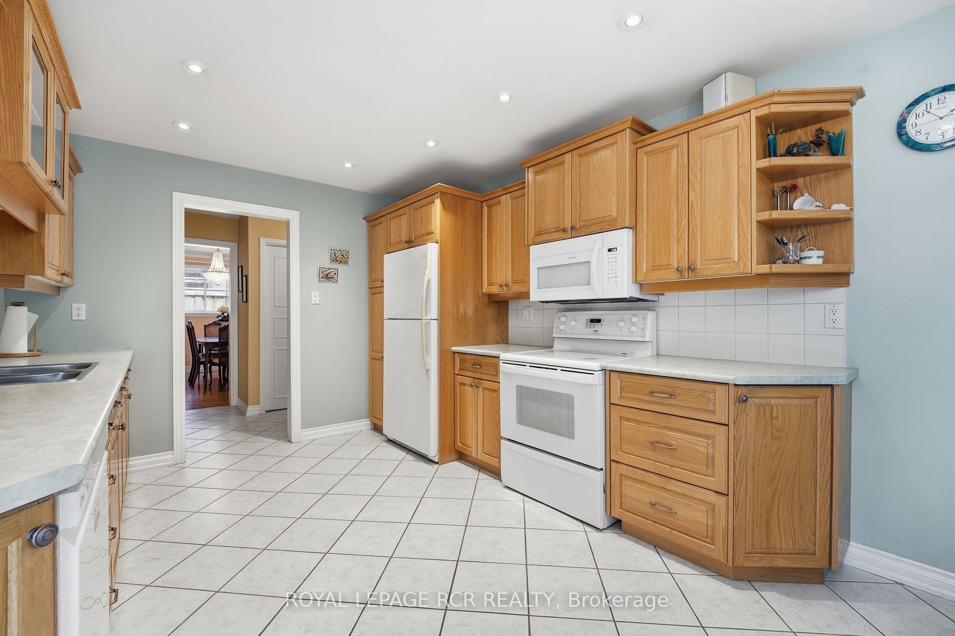 Photo 10 of 71 Birchview Crescent, Caledon, Bolton North — HOMEH