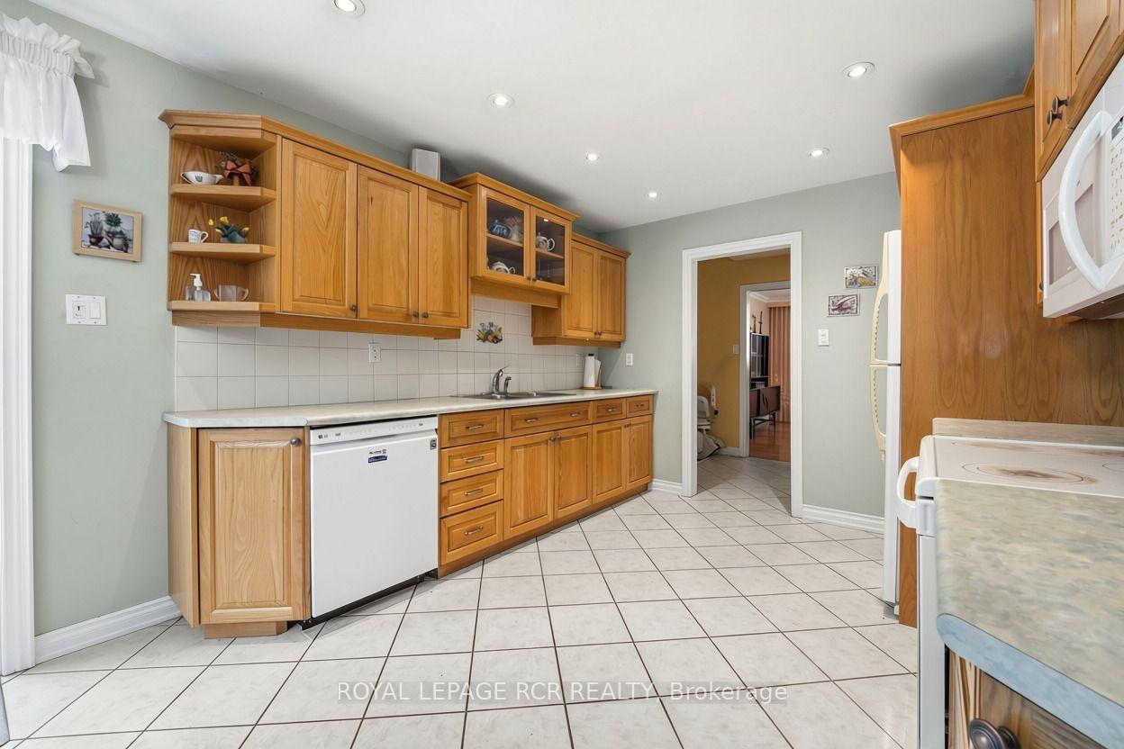 Photo 11 of 71 Birchview Crescent, Caledon, Bolton North — HOMEH