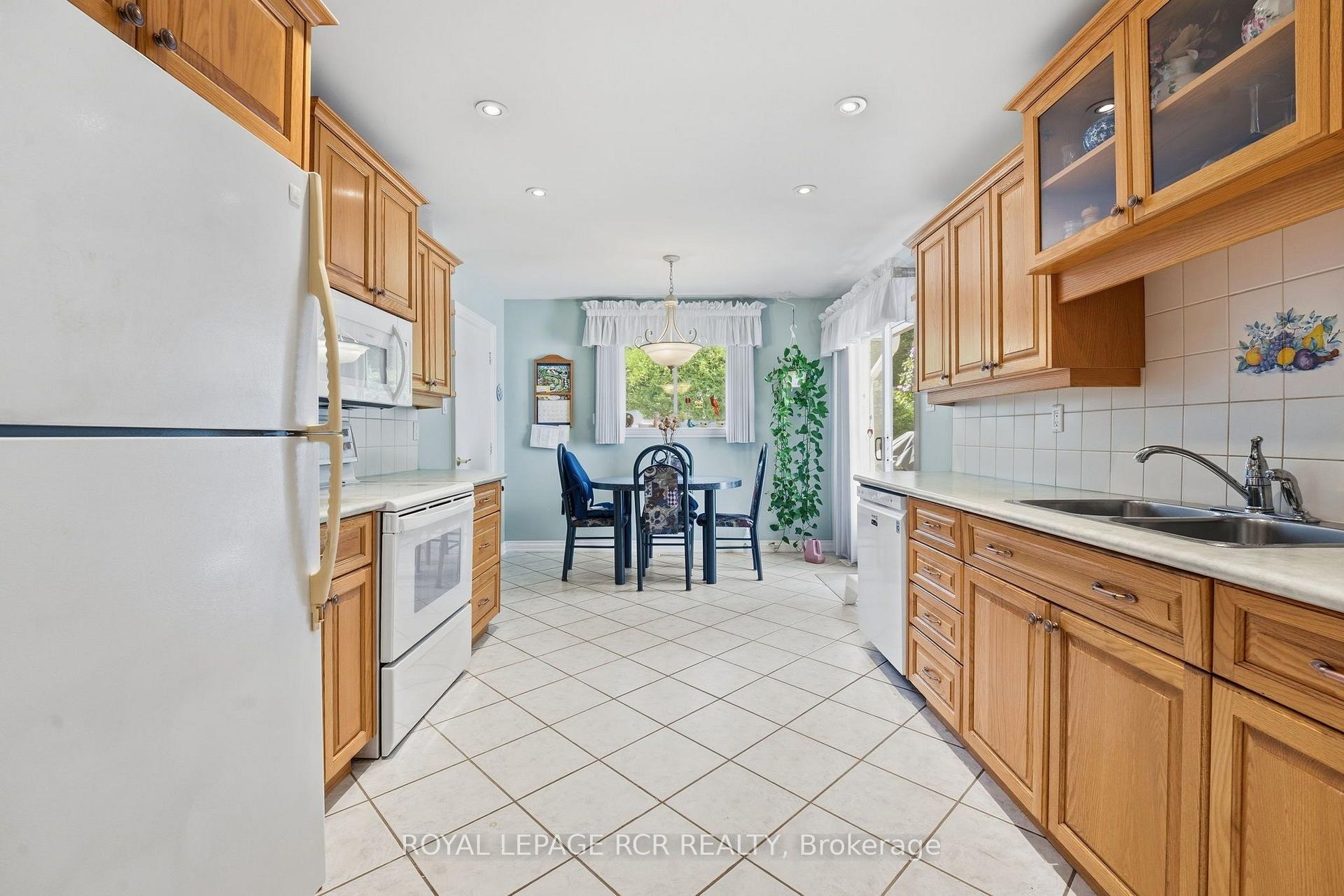 Photo 12 of 71 Birchview Crescent, Caledon, Bolton North — HOMEH