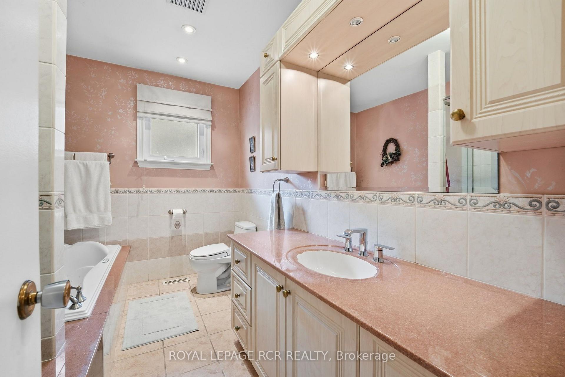 Photo 19 of 71 Birchview Crescent, Caledon, Bolton North — HOMEH