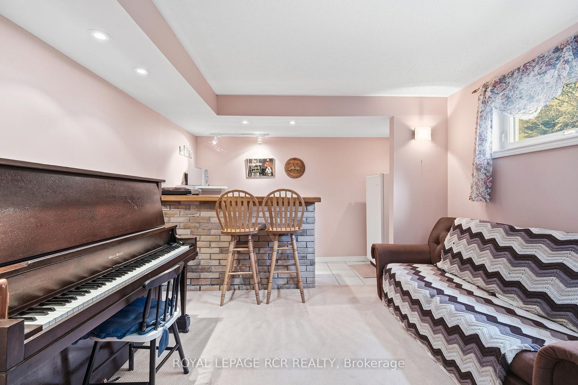 Photo 23 of 71 Birchview Crescent, Caledon, Bolton North — HOMEH