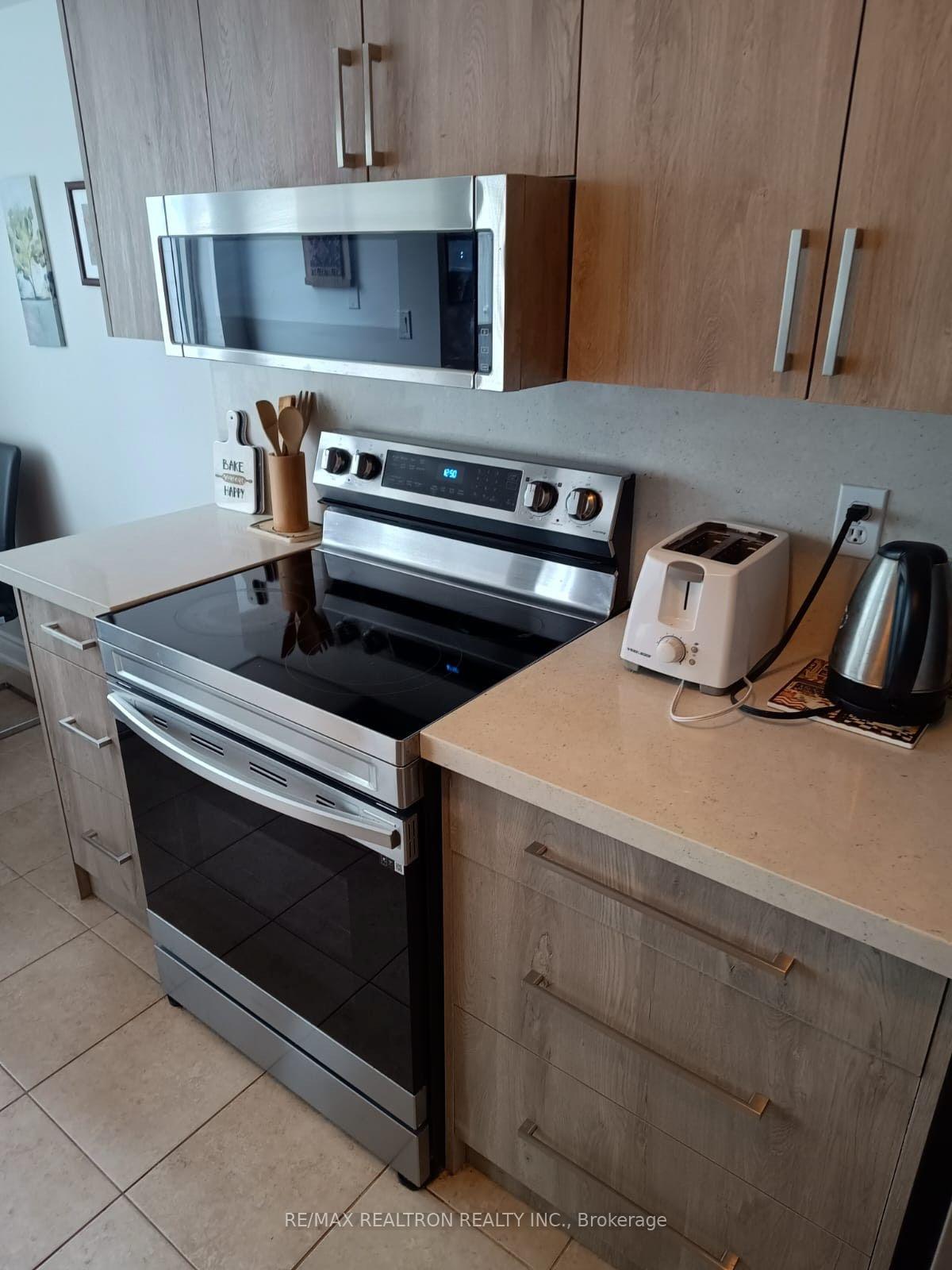 Photo 8 of Unit 310, 18 Hillcrest Avenue, North York, Willowdale East — HOMEH