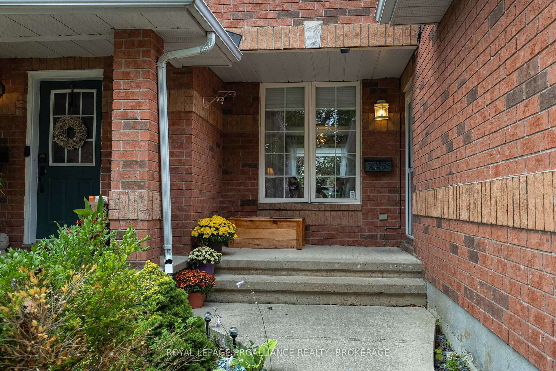Photo 3 of 562 Quail Court, Kingston, City SouthWest — HOMEH