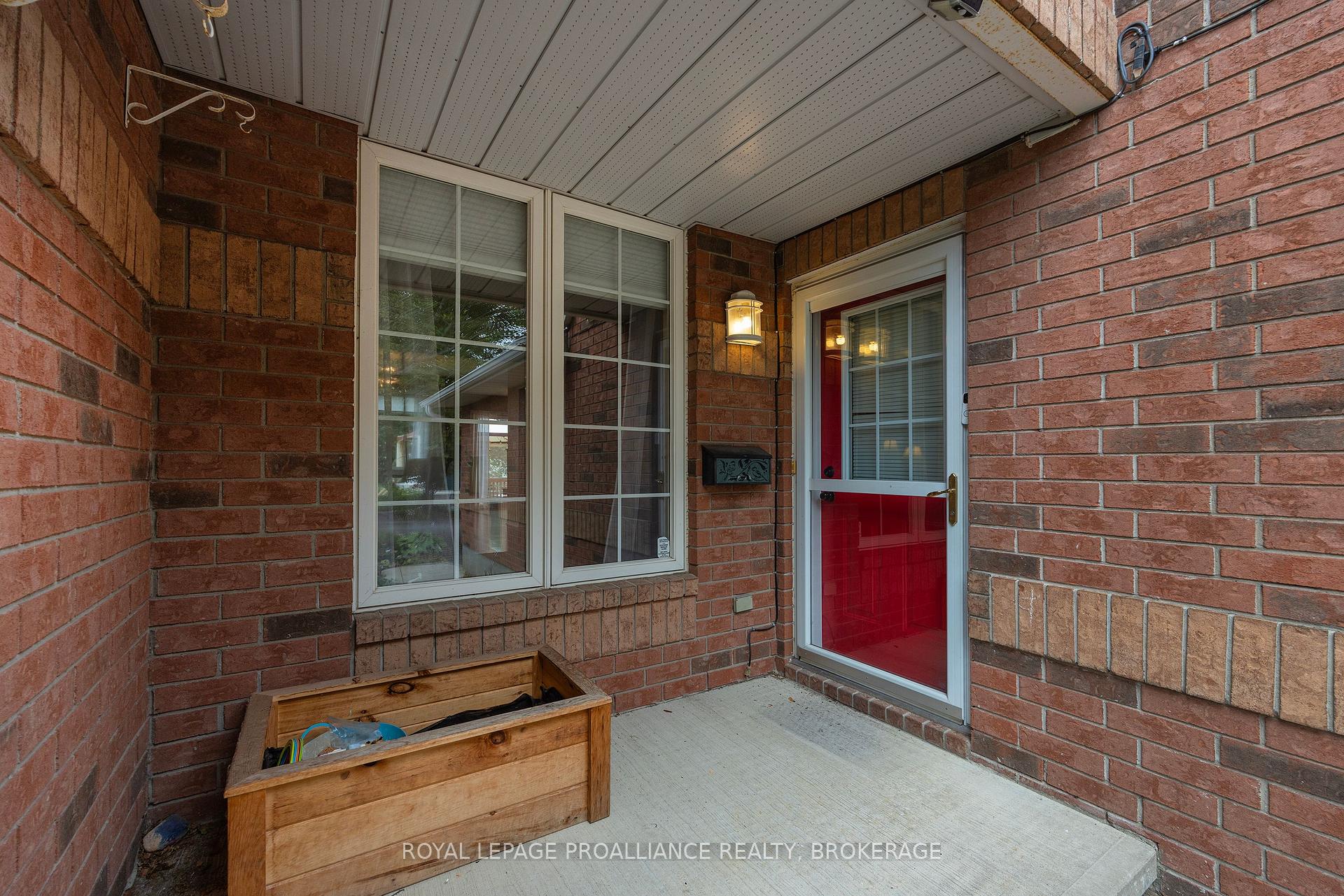 Photo 4 of 562 Quail Court, Kingston, City SouthWest — HOMEH