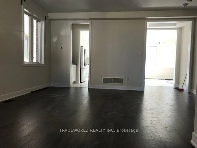 Photo 2 of 91 Conklin Crescent, Aurora, Bayview Northeast — HOMEH