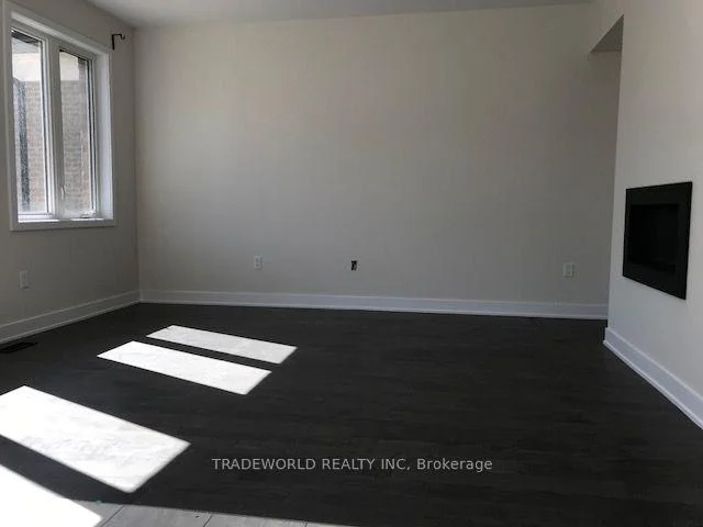 Photo 3 of 91 Conklin Crescent, Aurora, Bayview Northeast — HOMEH