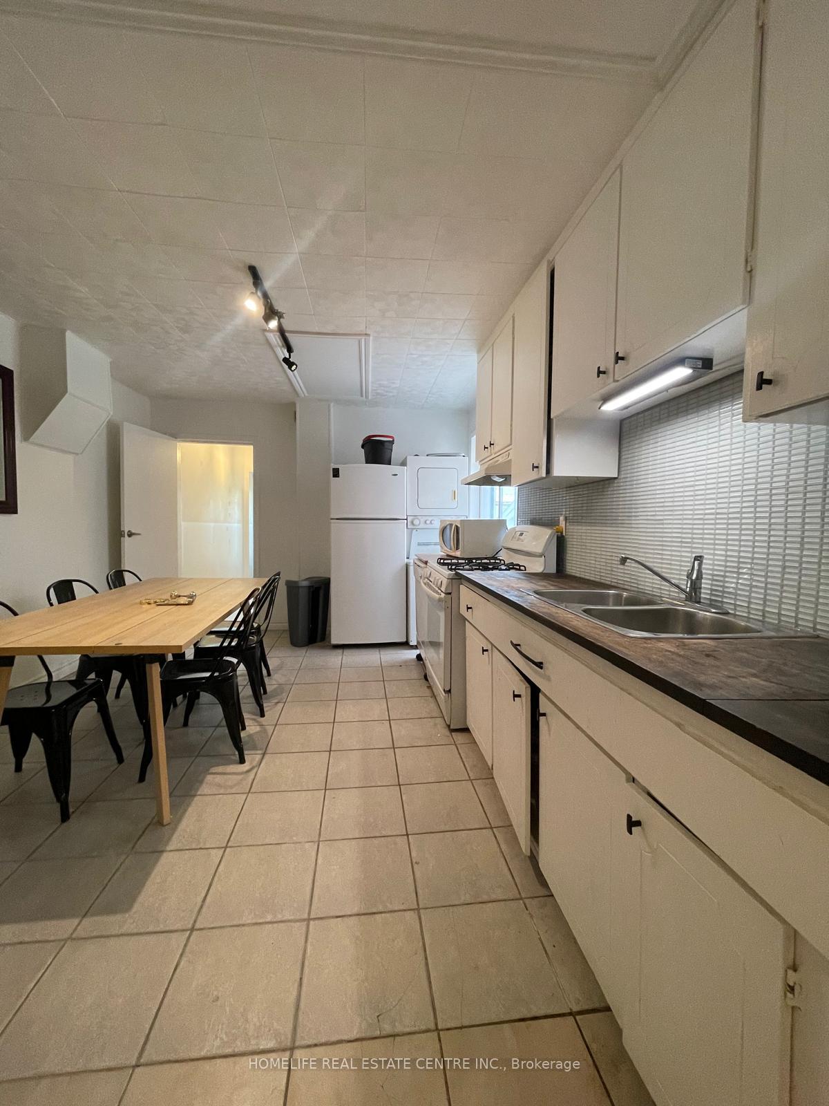 Photo 4 of 169 Gladstone Avenue, Toronto, Little Portugal — HOMEH