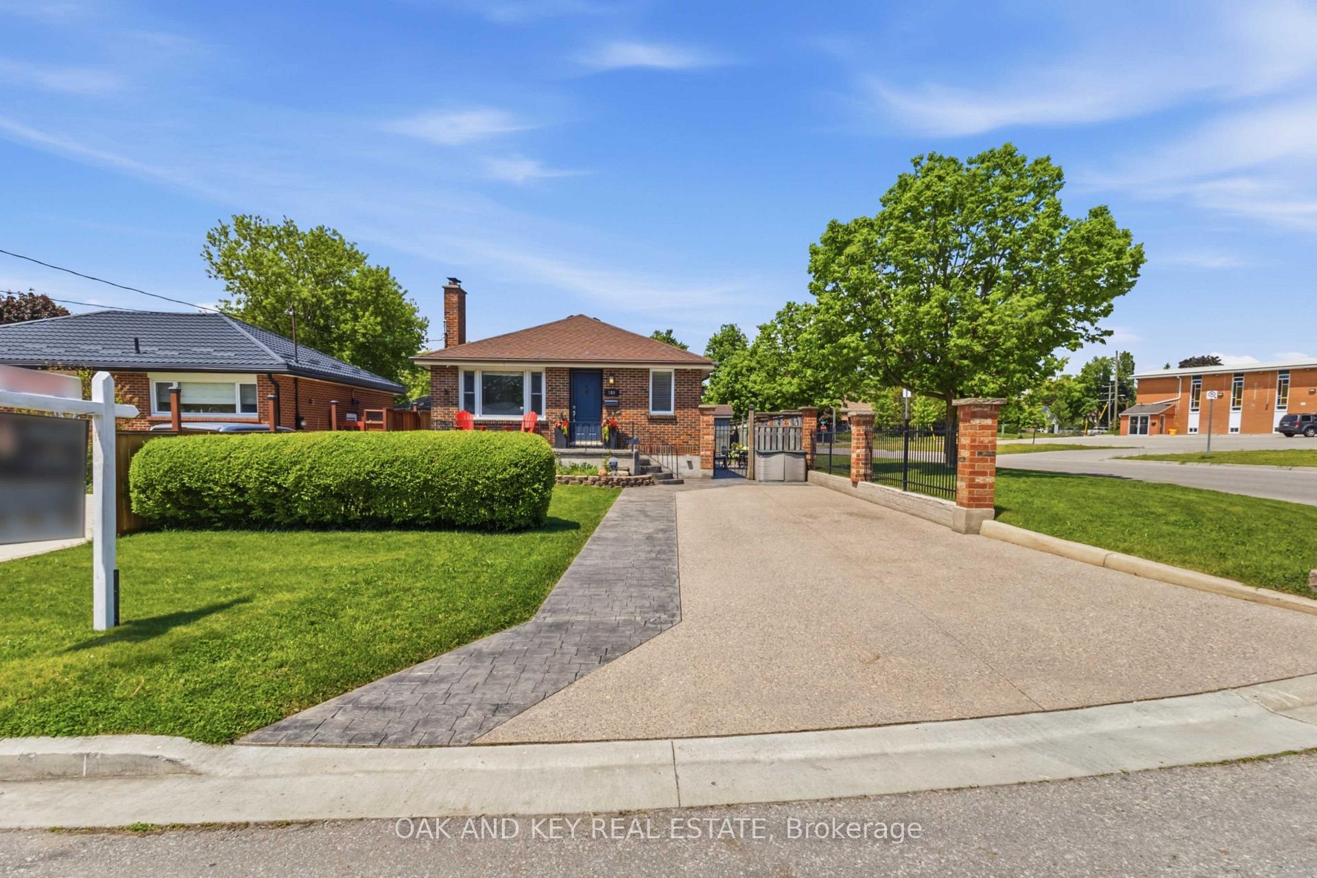 Photo 2 of 169 Ellsworth Crescent, London, East O — HOMEH