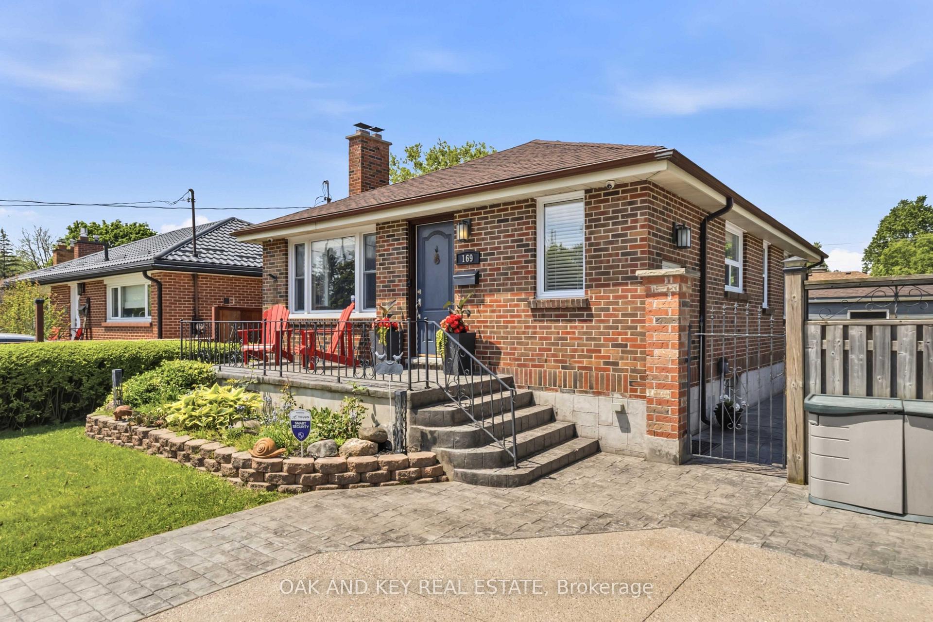Photo 3 of 169 Ellsworth Crescent, London, East O — HOMEH