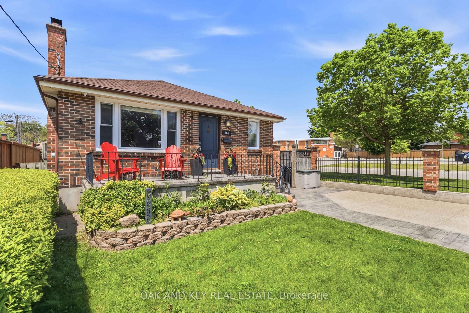 Photo 4 of 169 Ellsworth Crescent, London, East O — HOMEH