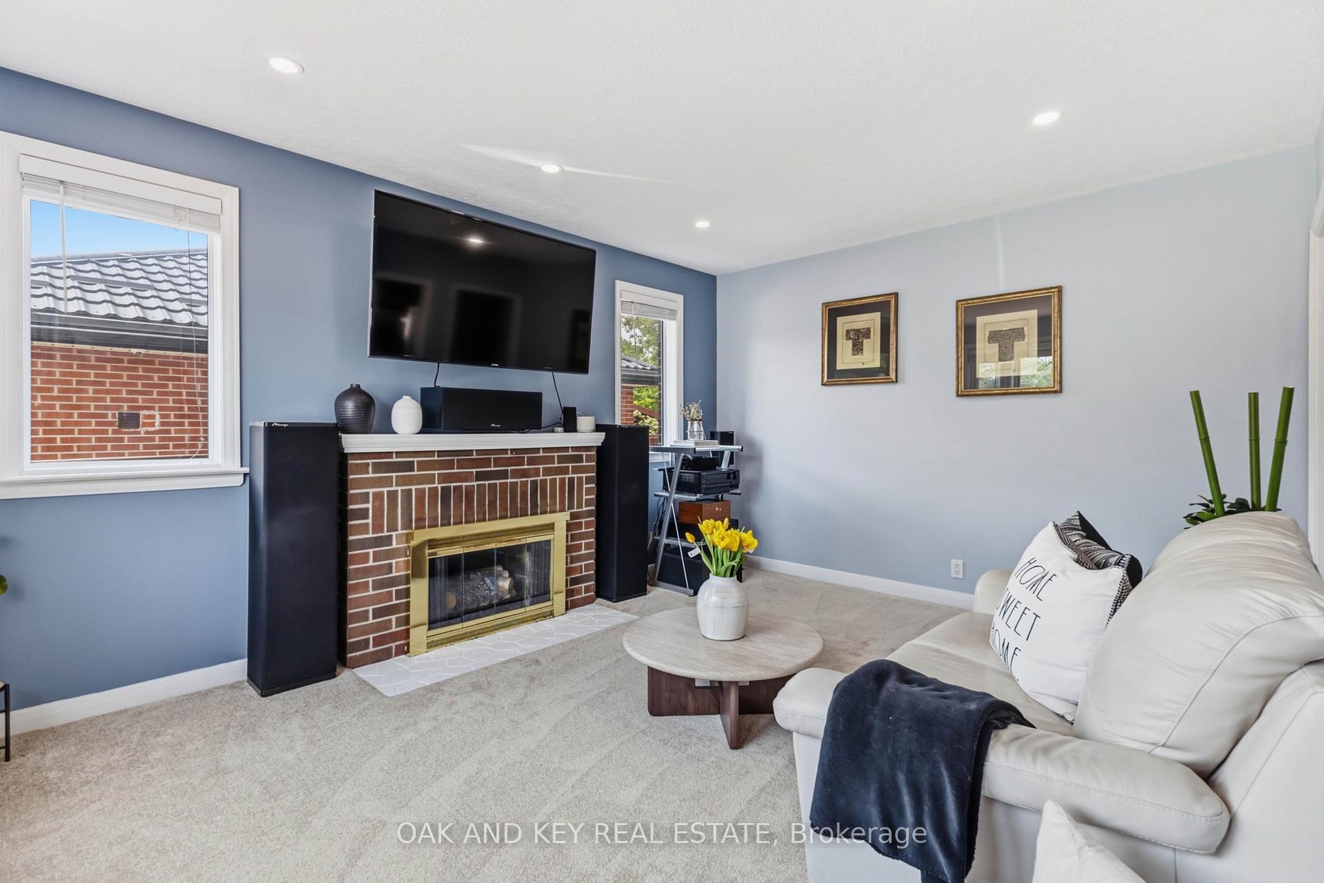 Photo 7 of 169 Ellsworth Crescent, London, East O — HOMEH