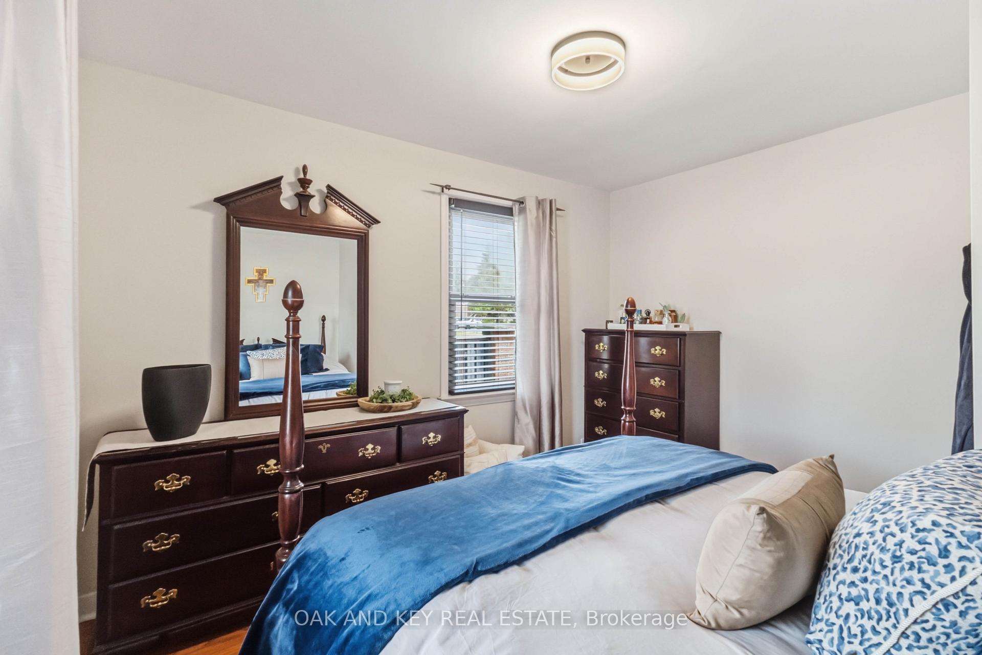 Photo 18 of 169 Ellsworth Crescent, London, East O — HOMEH