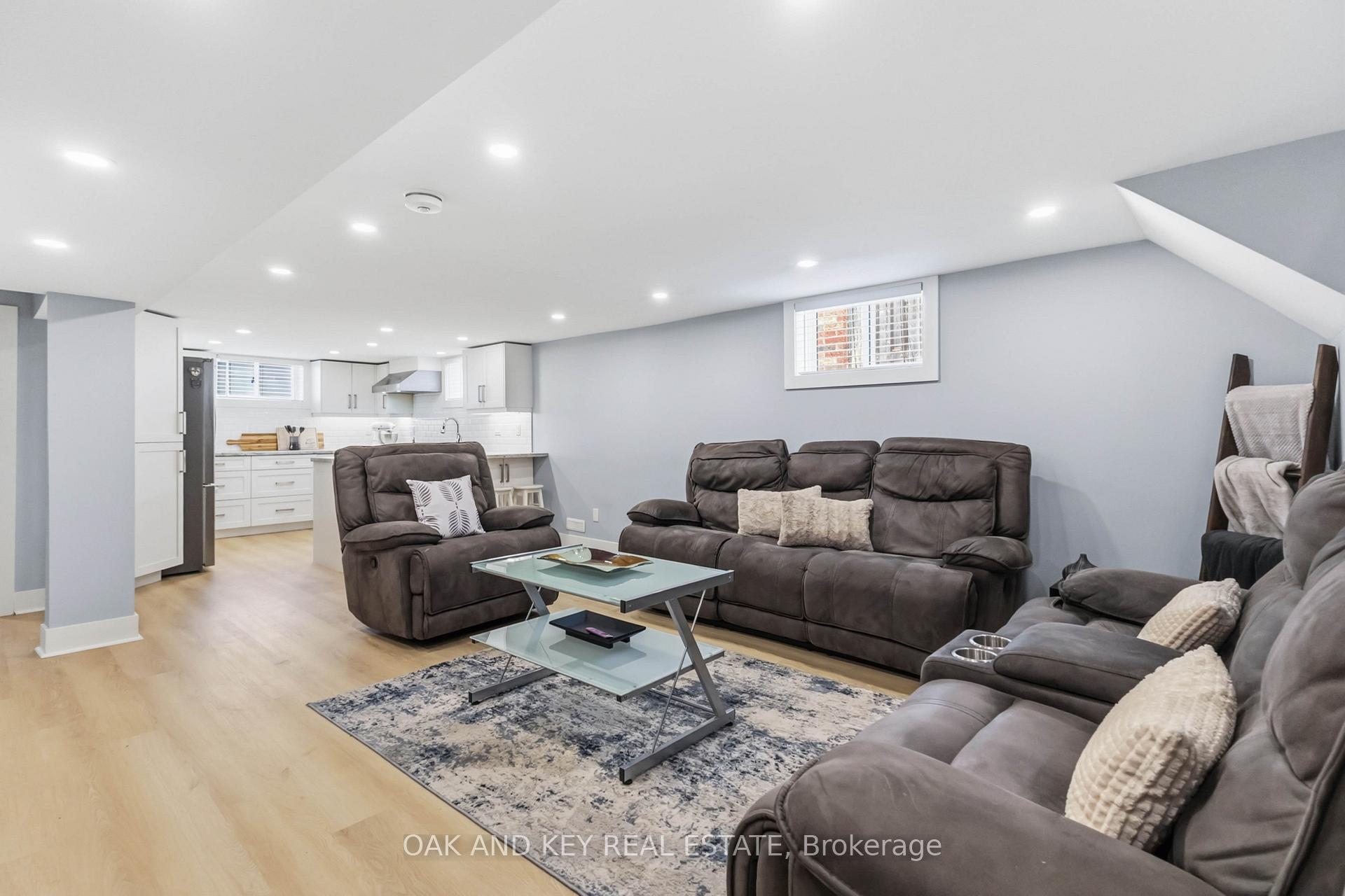 Photo 21 of 169 Ellsworth Crescent, London, East O — HOMEH