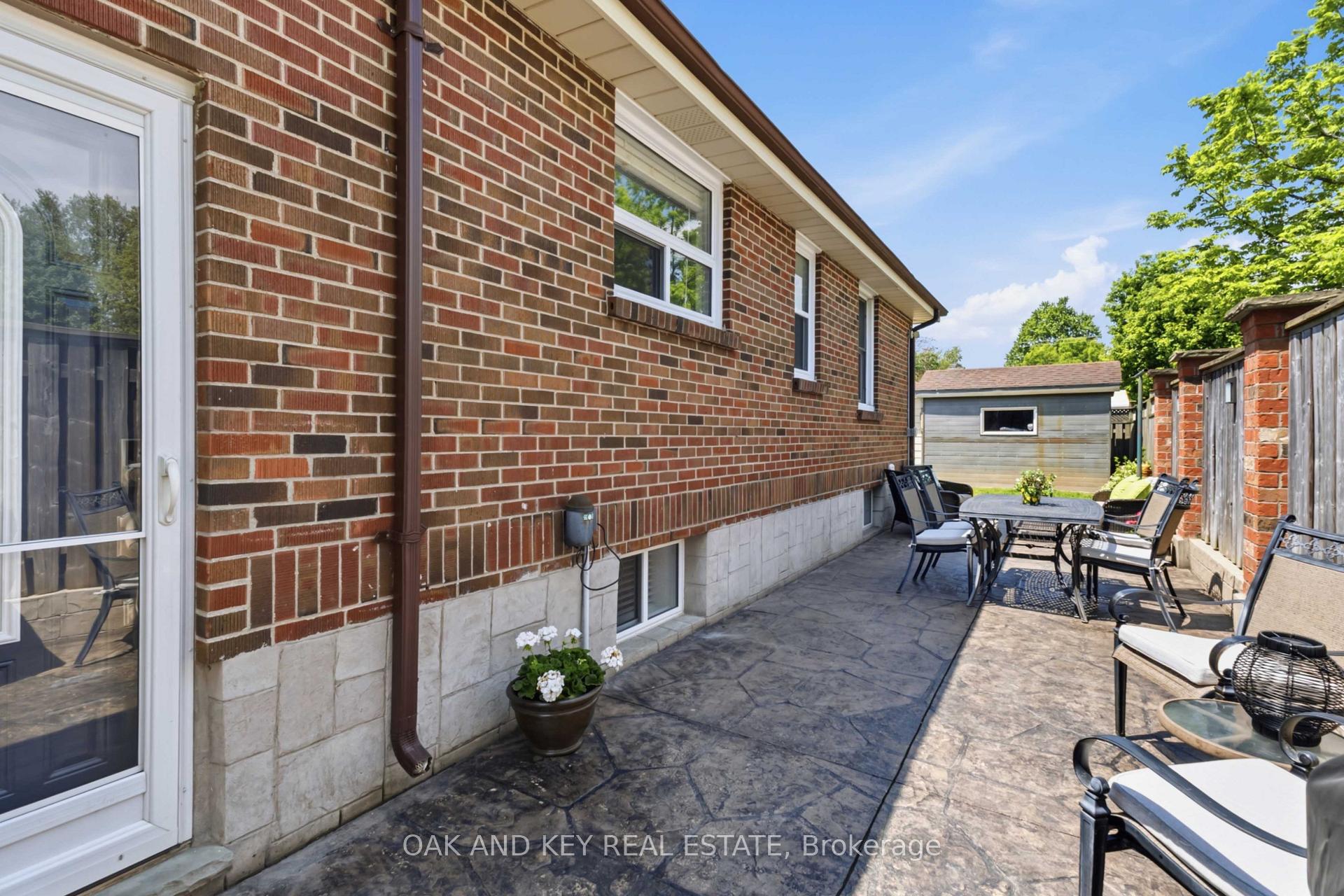 Photo 34 of 169 Ellsworth Crescent, London, East O — HOMEH