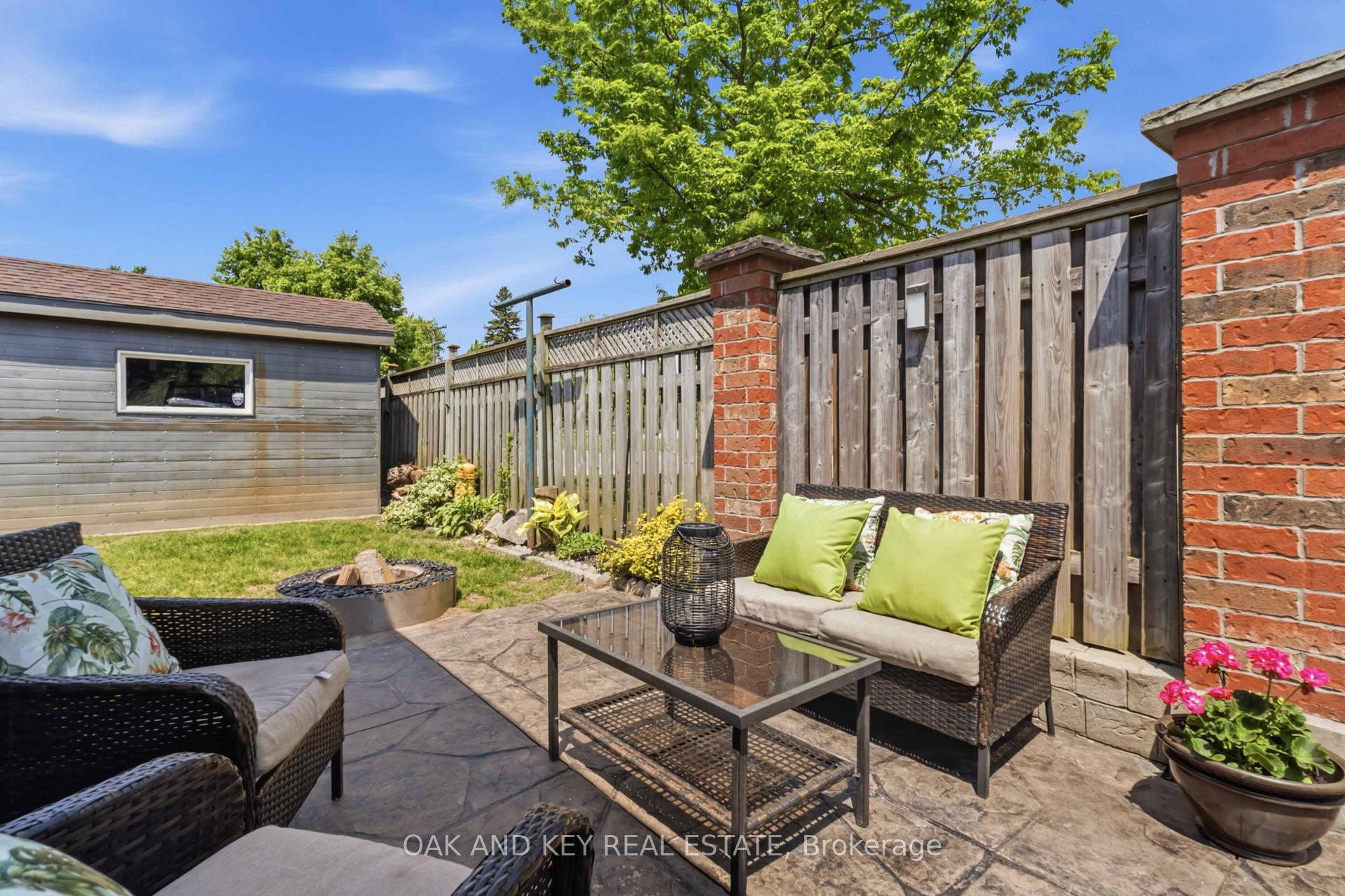 Photo 35 of 169 Ellsworth Crescent, London, East O — HOMEH