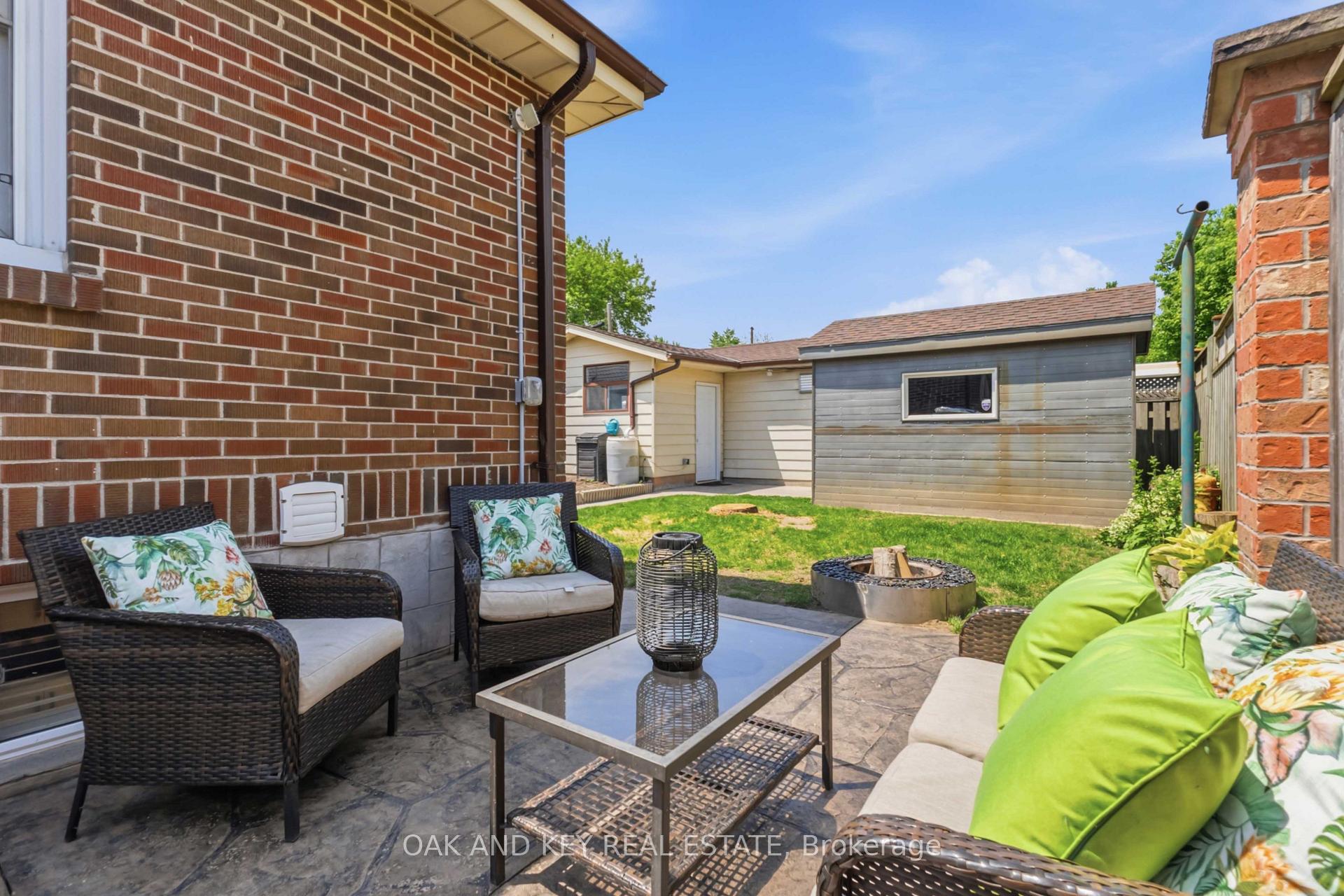 Photo 37 of 169 Ellsworth Crescent, London, East O — HOMEH
