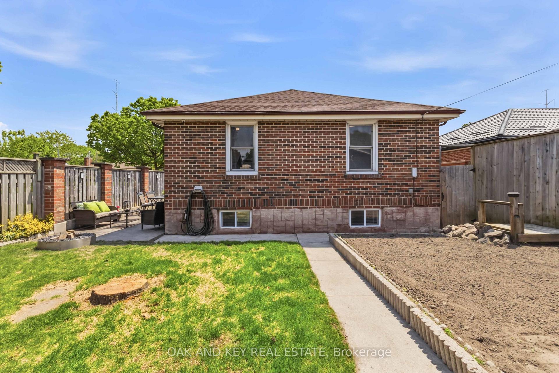 Photo 38 of 169 Ellsworth Crescent, London, East O — HOMEH