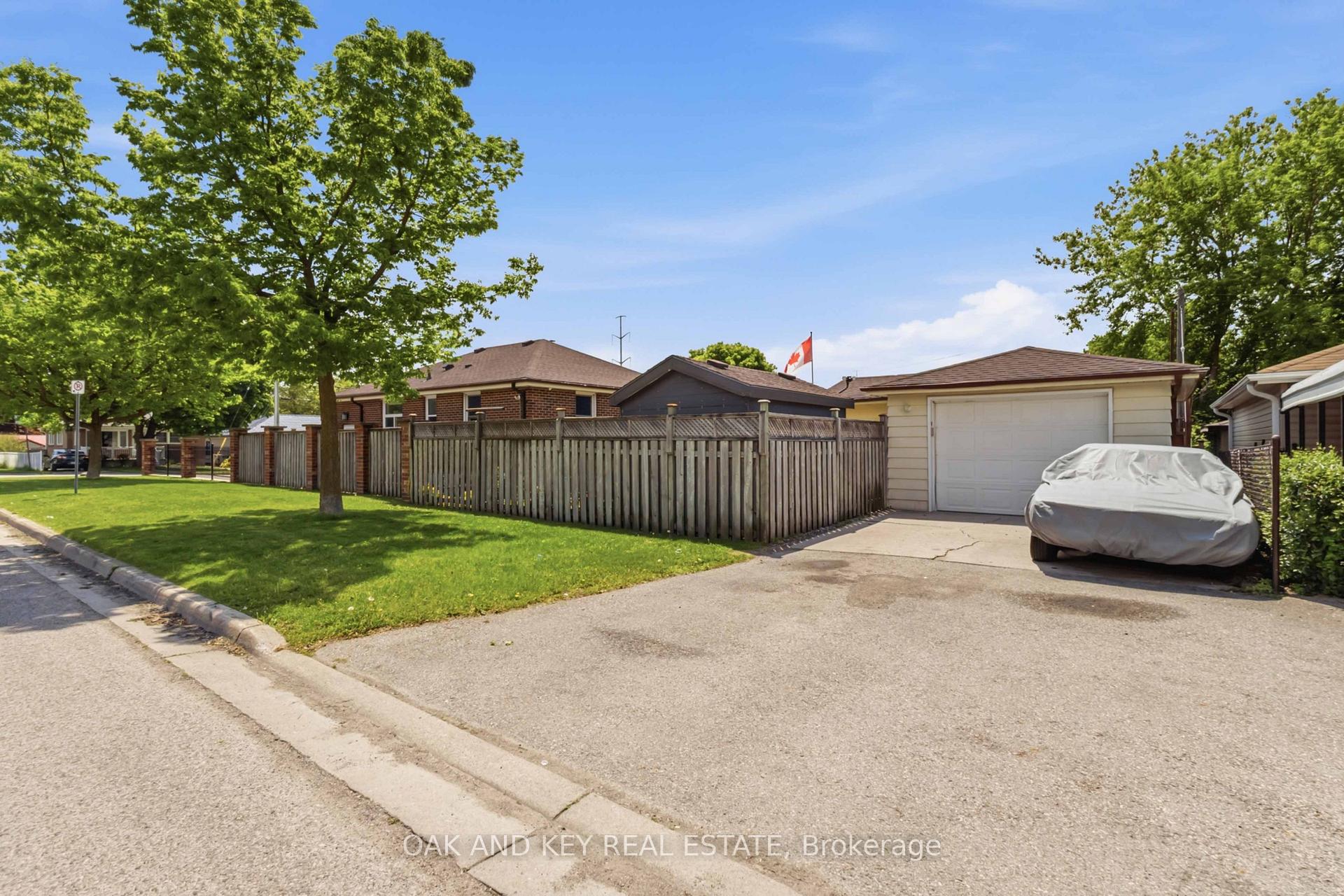Photo 39 of 169 Ellsworth Crescent, London, East O — HOMEH
