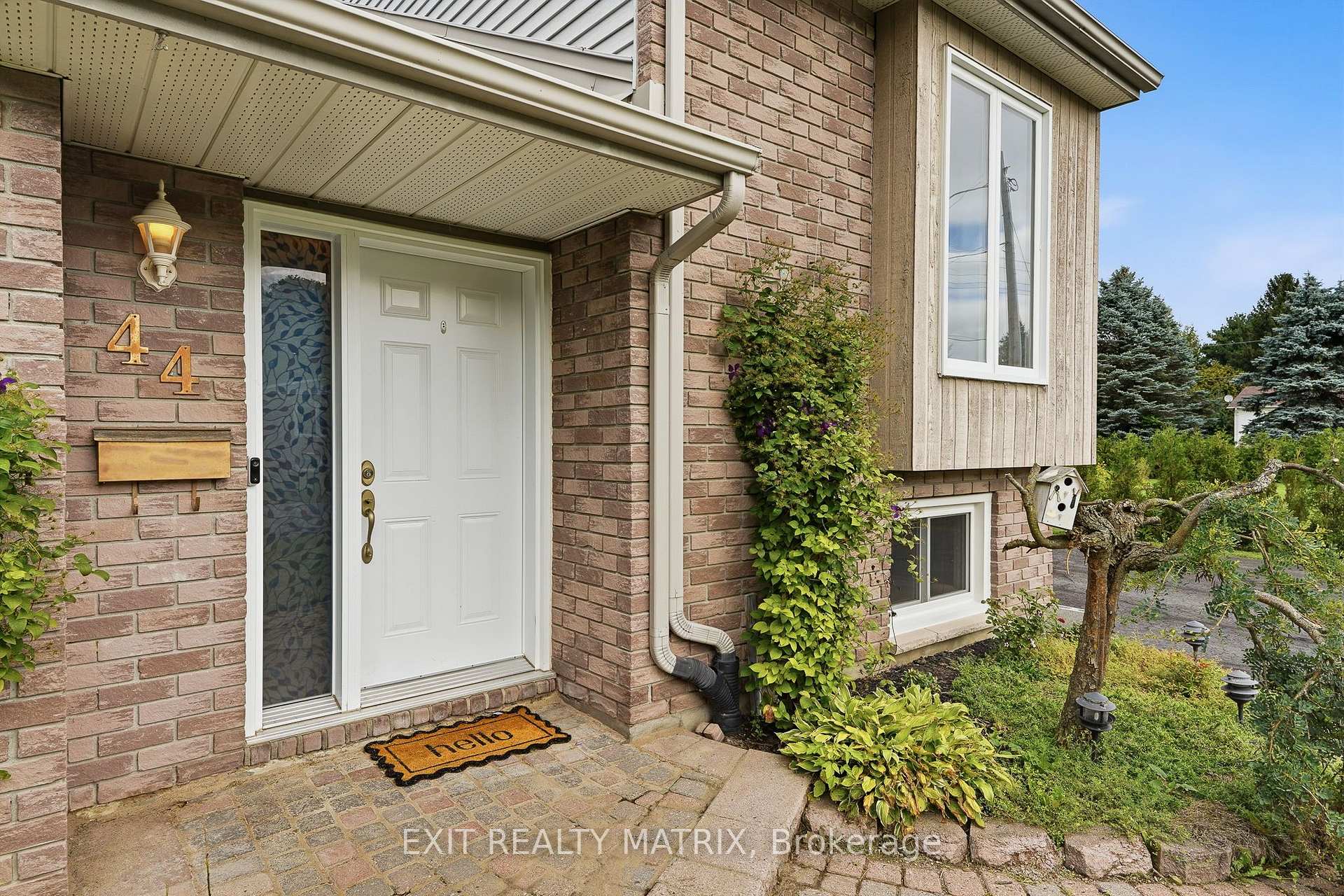 Photo 4 of 44 Ste Therese Boulevard, Russell, Embrun — HOMEH