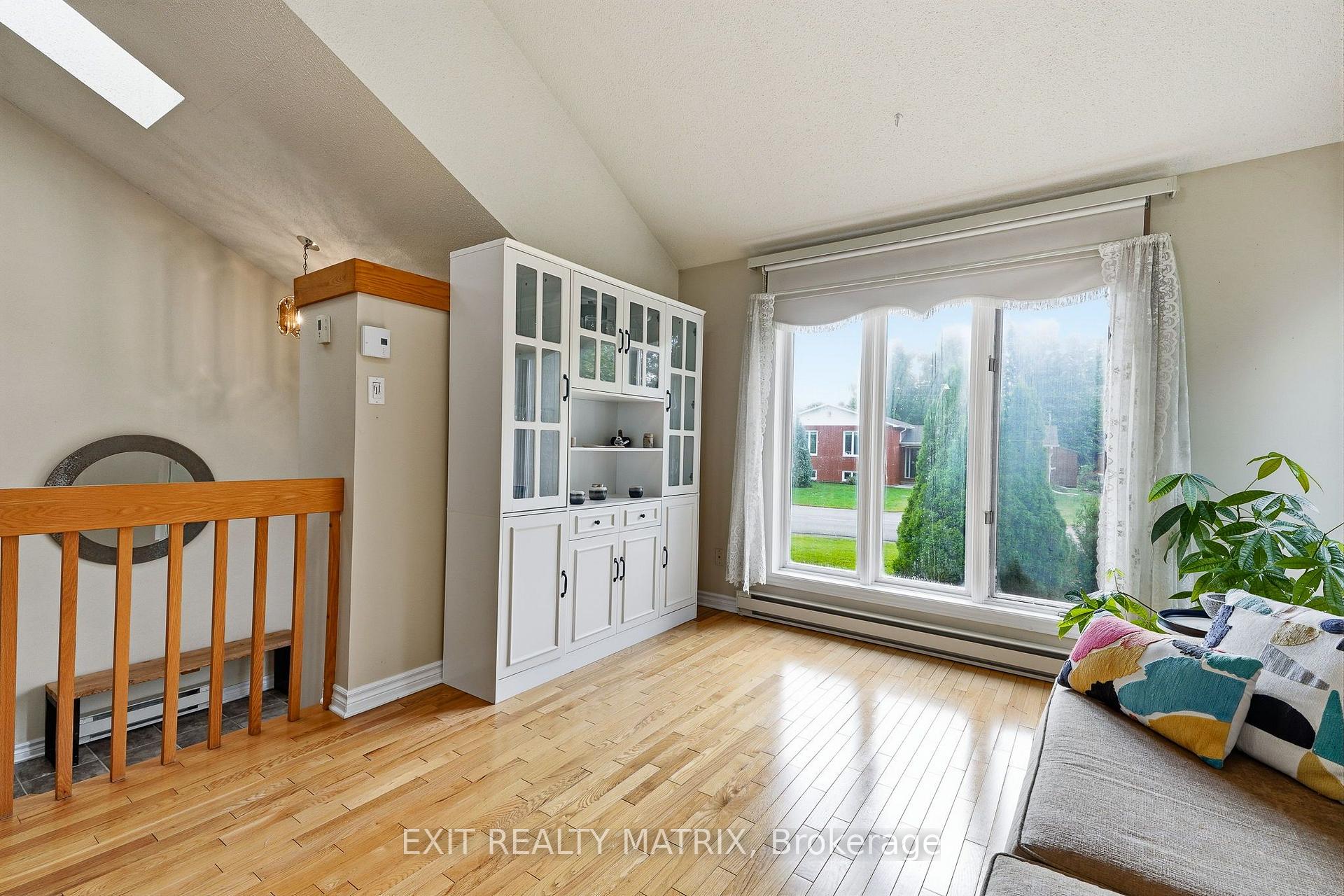 Photo 11 of 44 Ste Therese Boulevard, Russell, Embrun — HOMEH