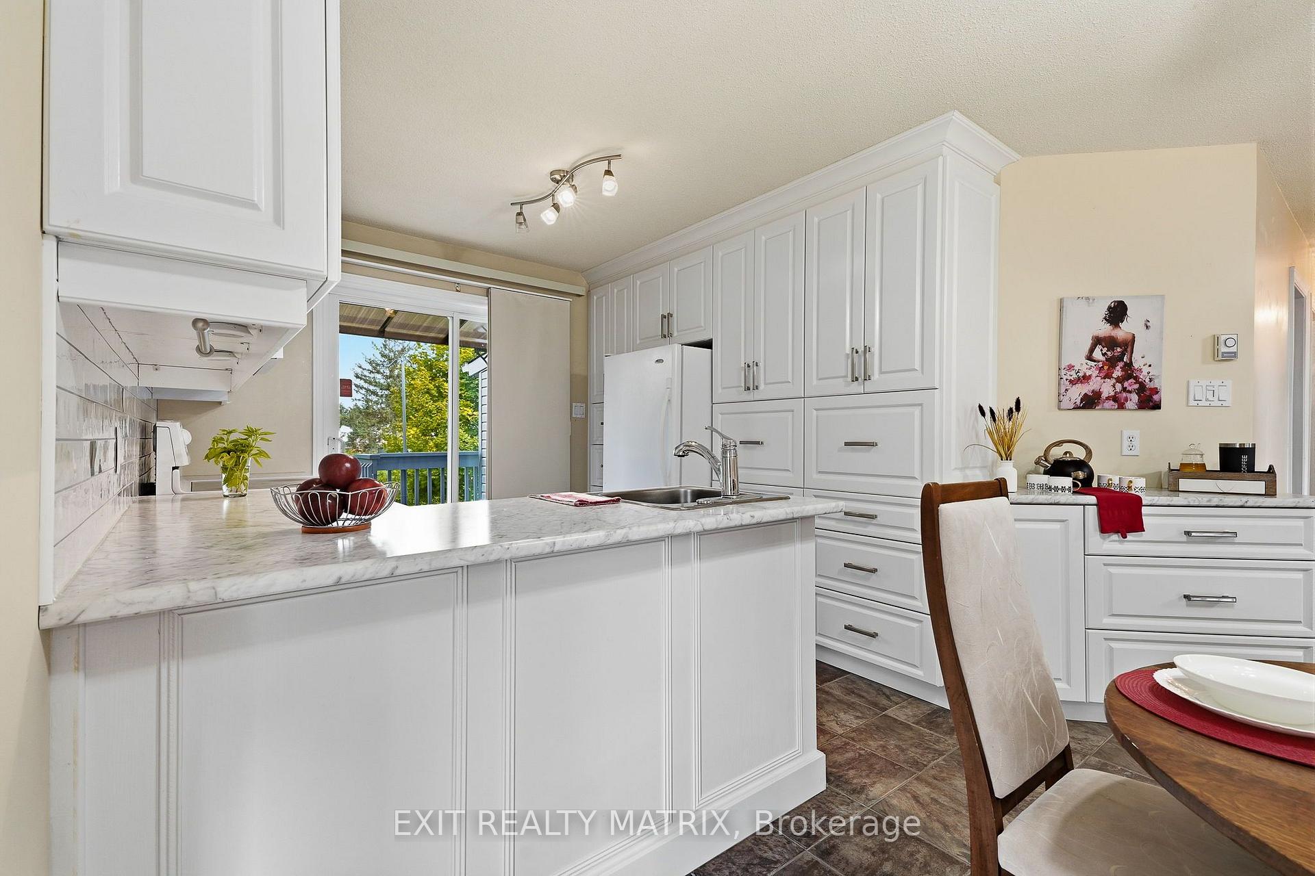 Photo 15 of 44 Ste Therese Boulevard, Russell, Embrun — HOMEH