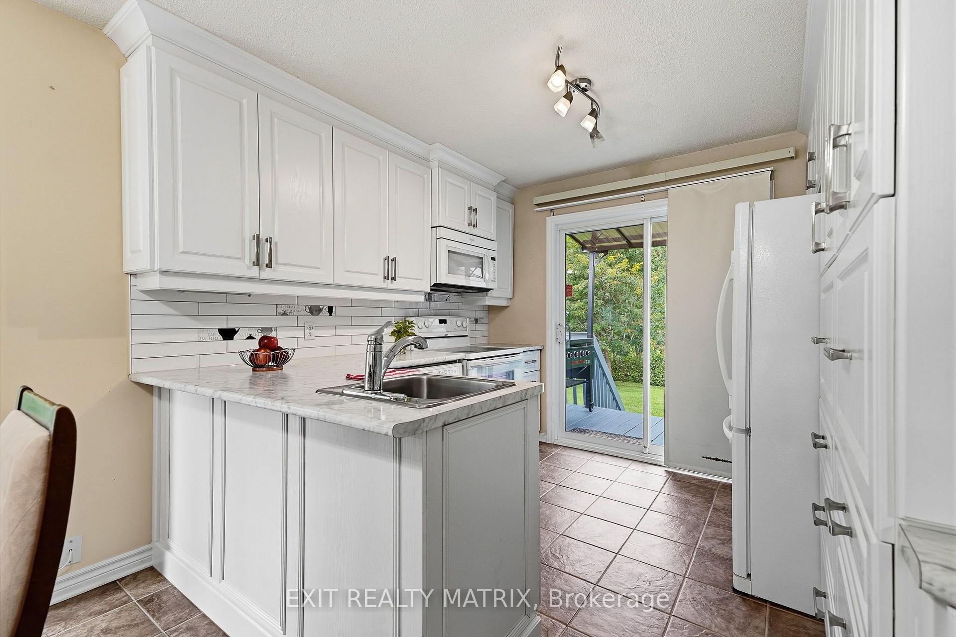 Photo 16 of 44 Ste Therese Boulevard, Russell, Embrun — HOMEH